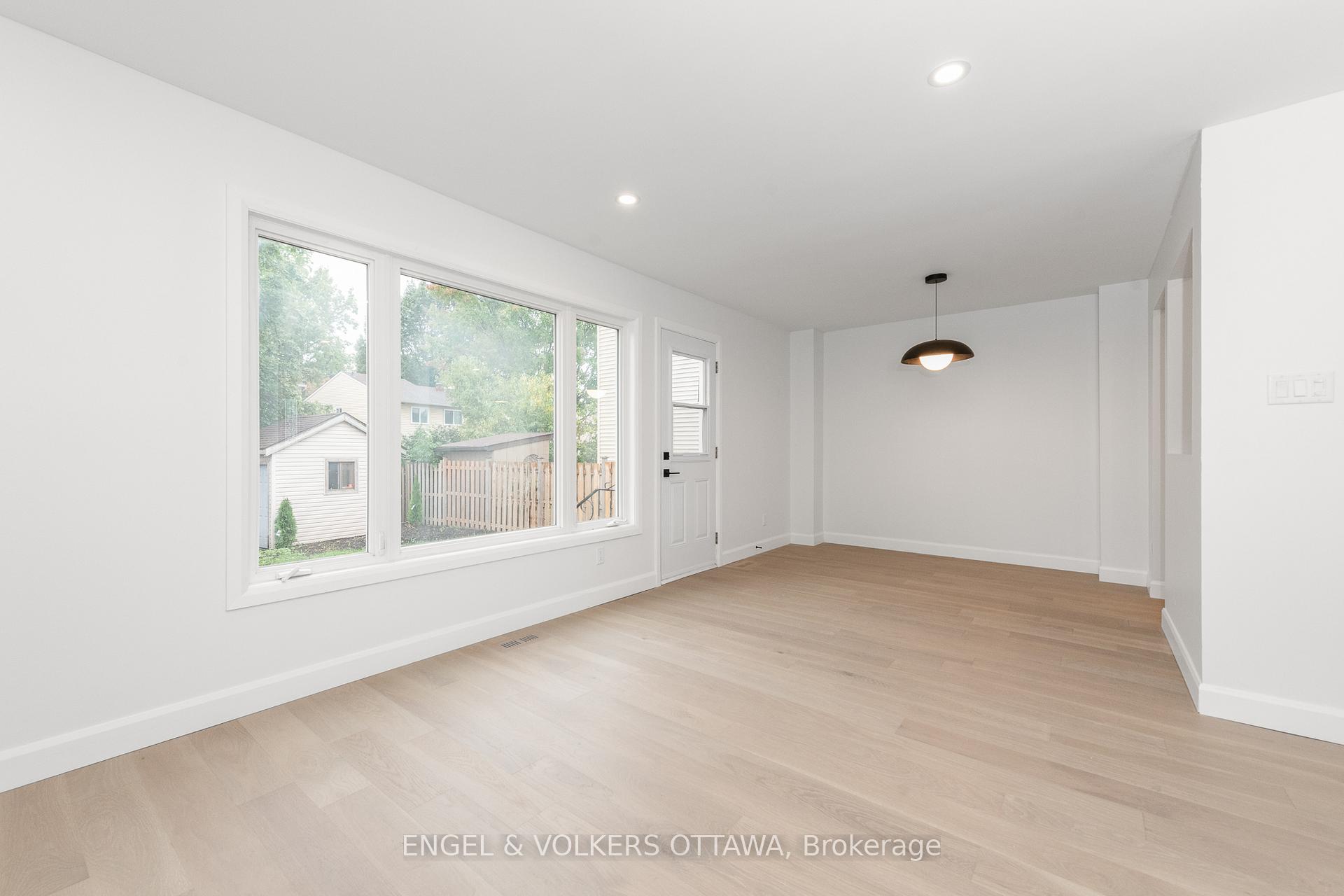 Photo 25 of 39 Benlark Road, Ottawa, Barrhaven - On the Green — HOMEH