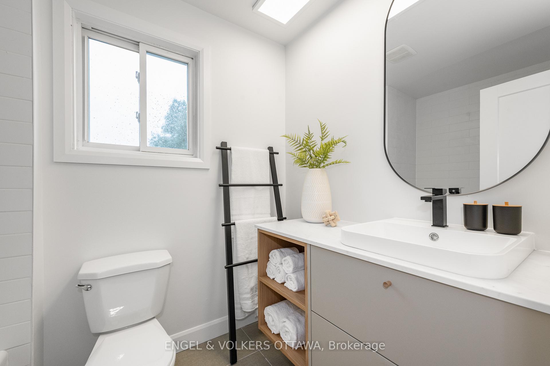 Photo 34 of 39 Benlark Road, Ottawa, Barrhaven - On the Green — HOMEH