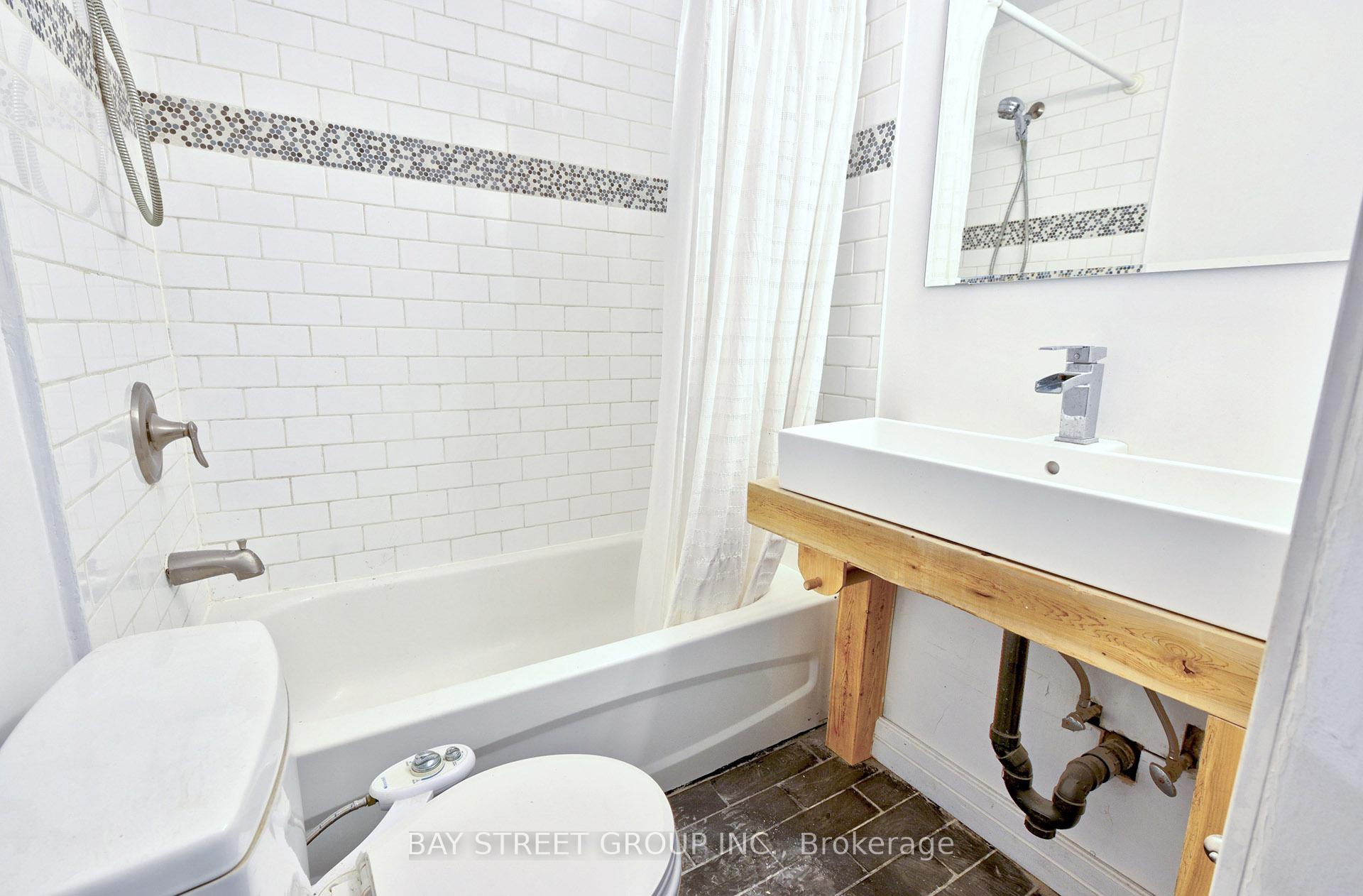 Photo 6 of Unit Upper, 1246 College Avenue, Toronto, Dufferin Grove — HOMEH