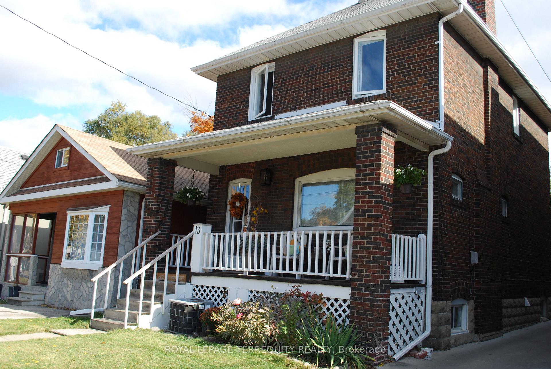 Photo 3 of 13 Fourteenth Street, Etobicoke, New Toronto — HOMEH