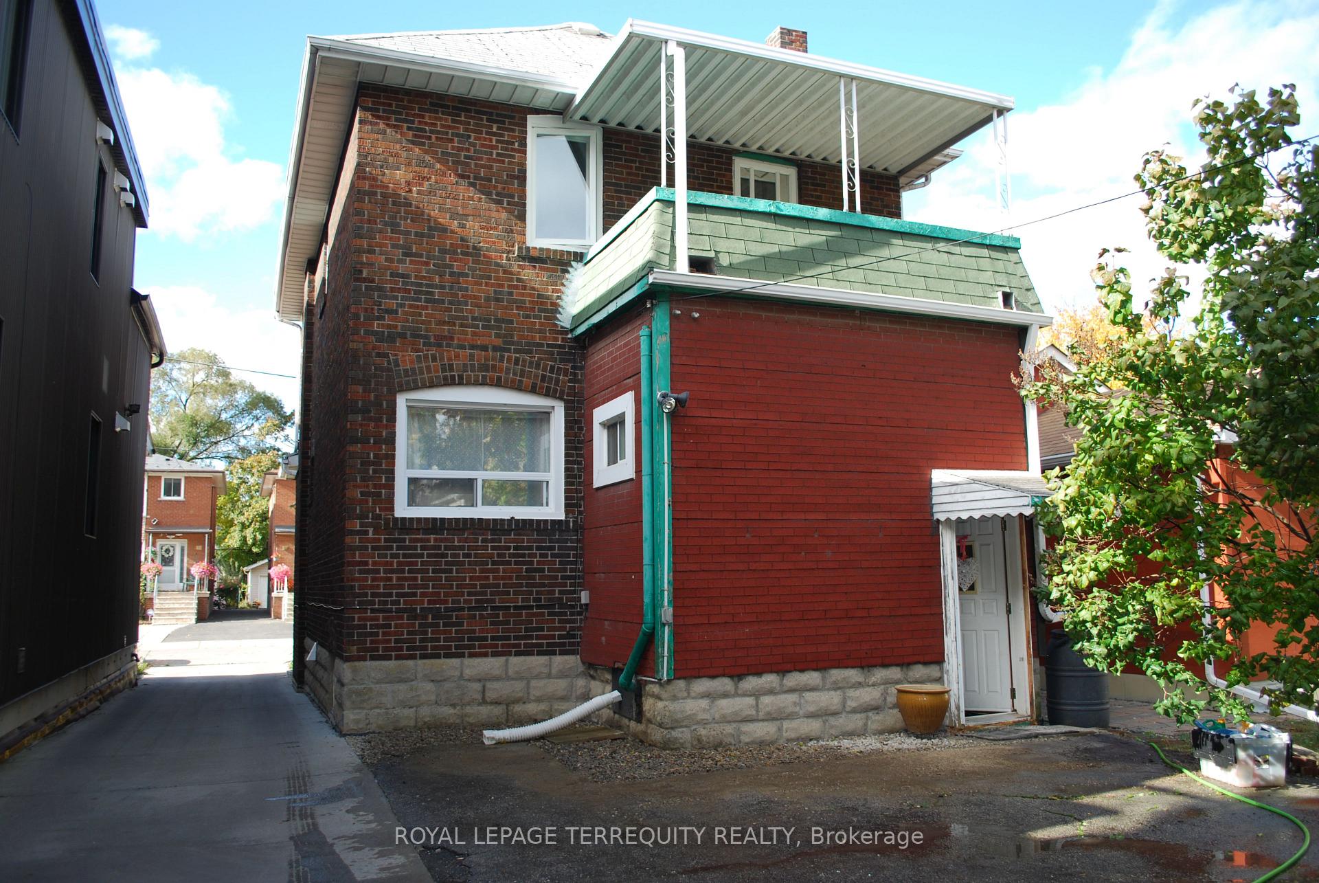 Photo 4 of 13 Fourteenth Street, Etobicoke, New Toronto — HOMEH