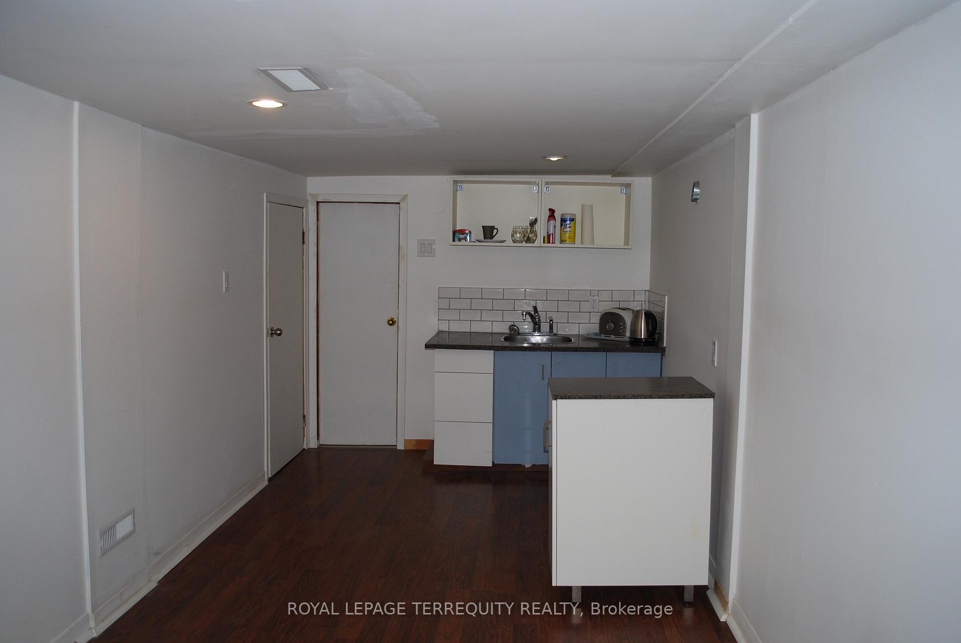 Photo 9 of 13 Fourteenth Street, Etobicoke, New Toronto — HOMEH