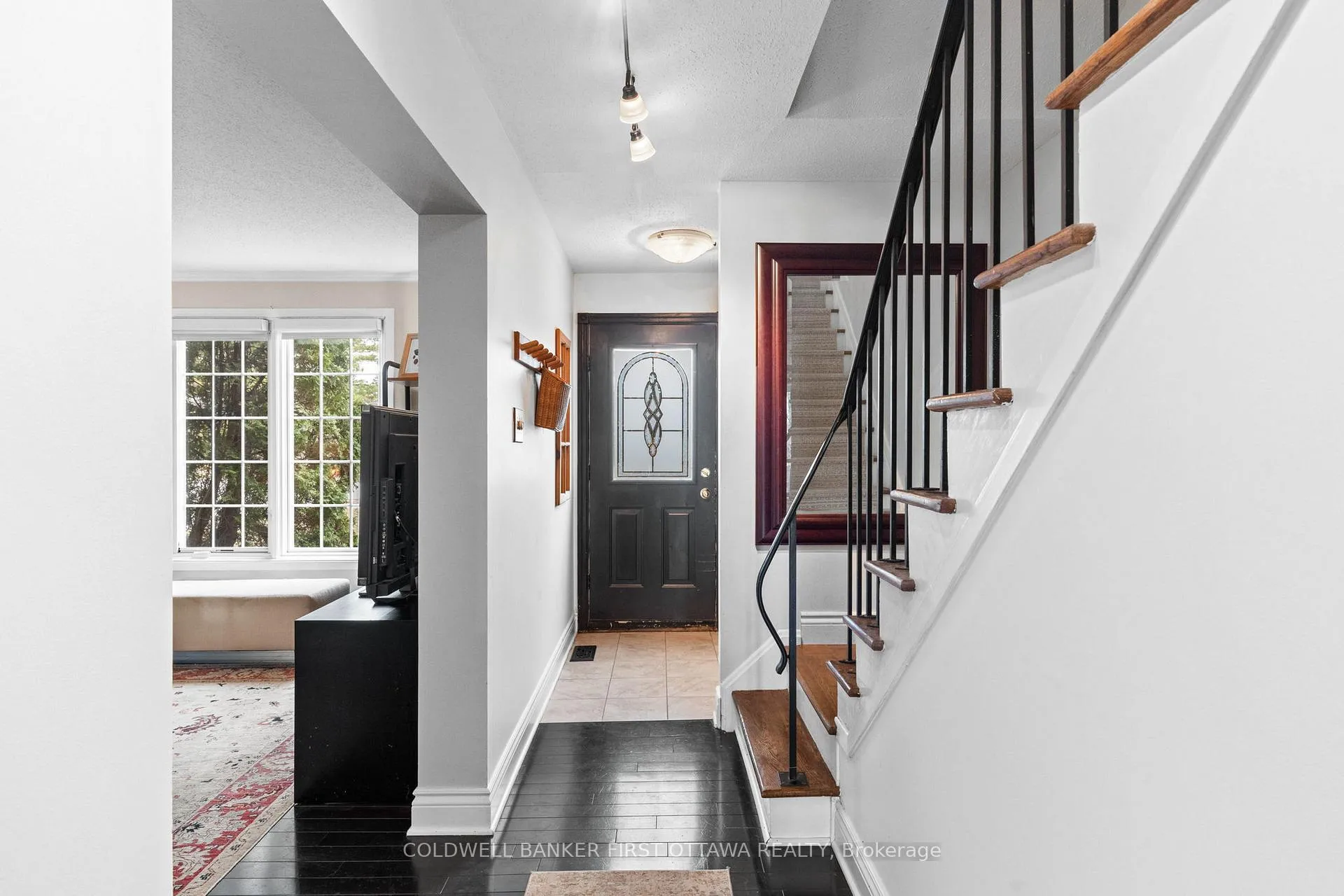 Photo 4 of 823 Eastvale Drive, Ottawa, Beacon Hill North — HOMEH