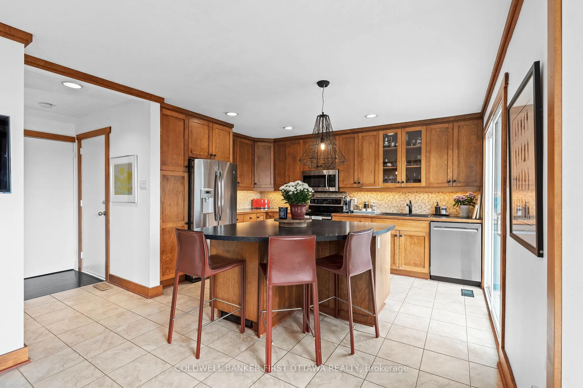 Photo 9 of 823 Eastvale Drive, Ottawa, Beacon Hill North — HOMEH