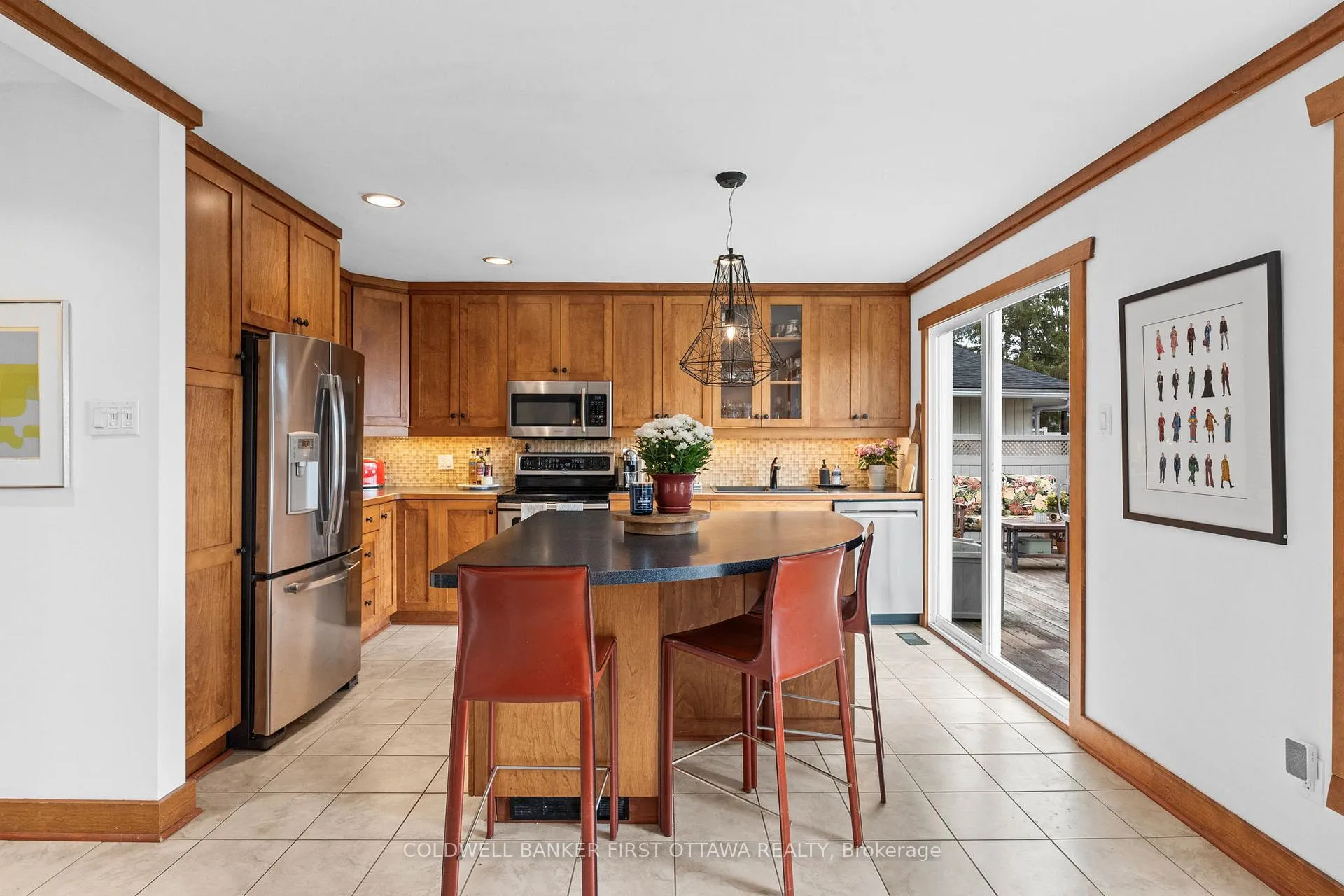 Photo 10 of 823 Eastvale Drive, Ottawa, Beacon Hill North — HOMEH