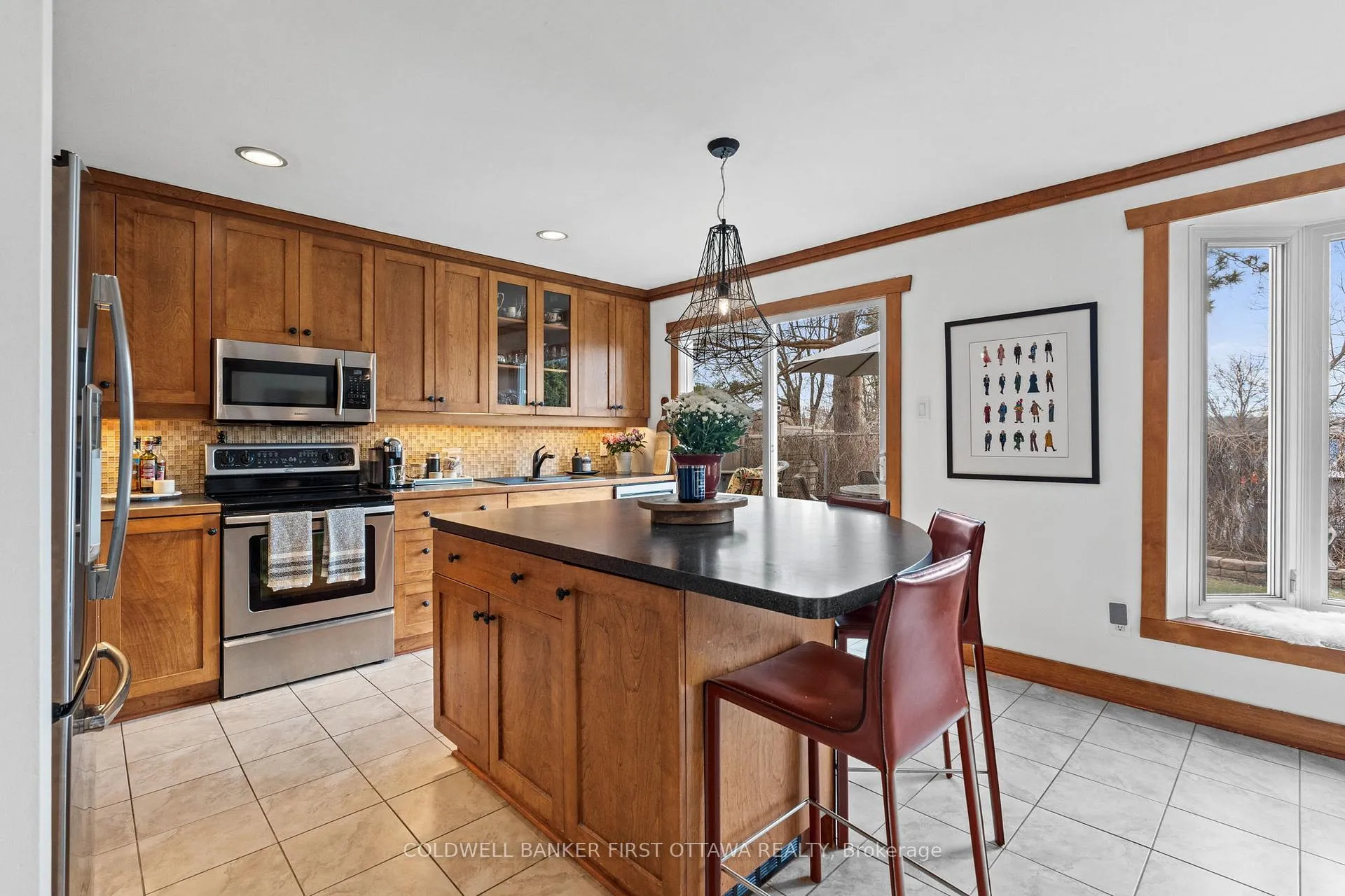 Photo 11 of 823 Eastvale Drive, Ottawa, Beacon Hill North — HOMEH