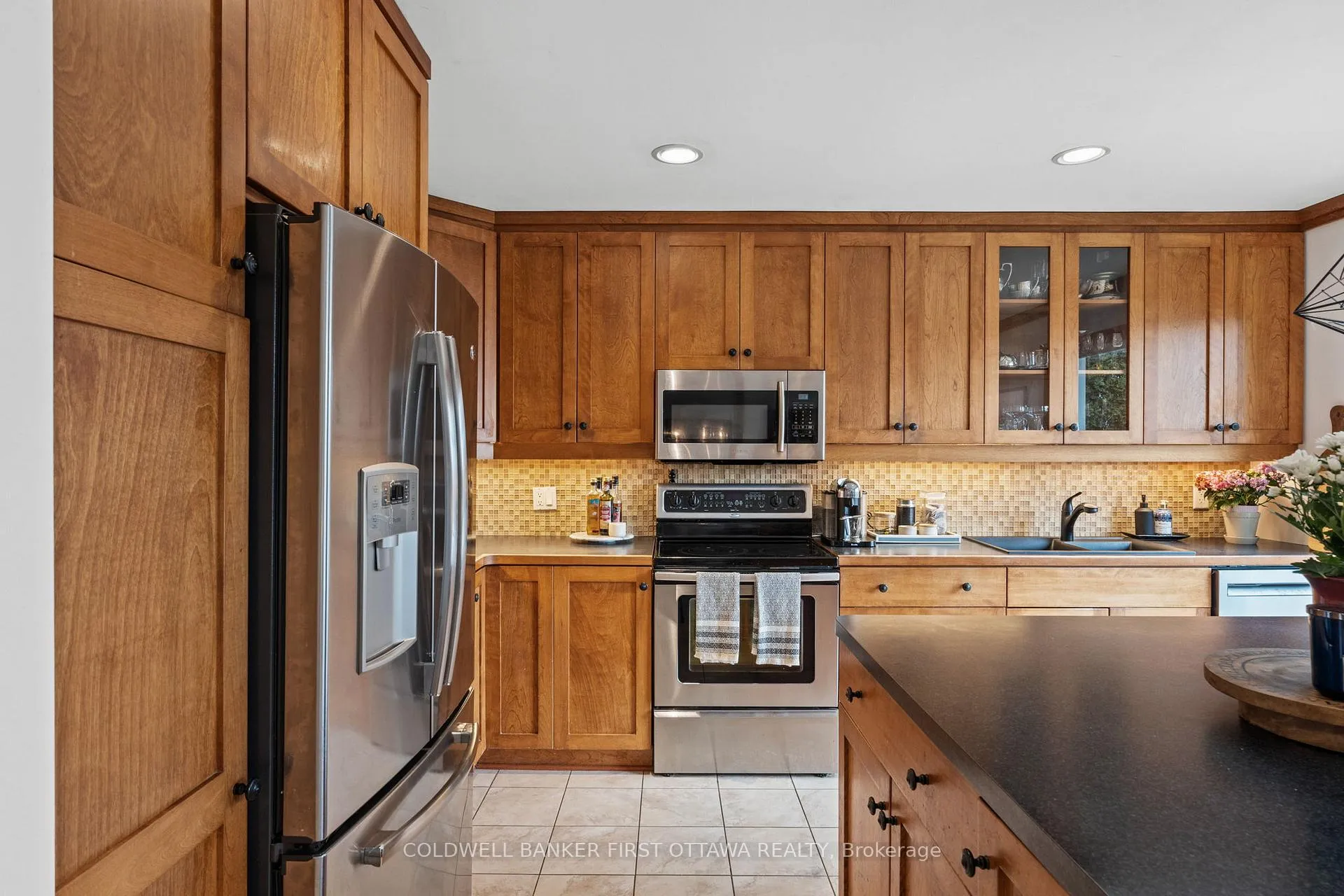 Photo 12 of 823 Eastvale Drive, Ottawa, Beacon Hill North — HOMEH