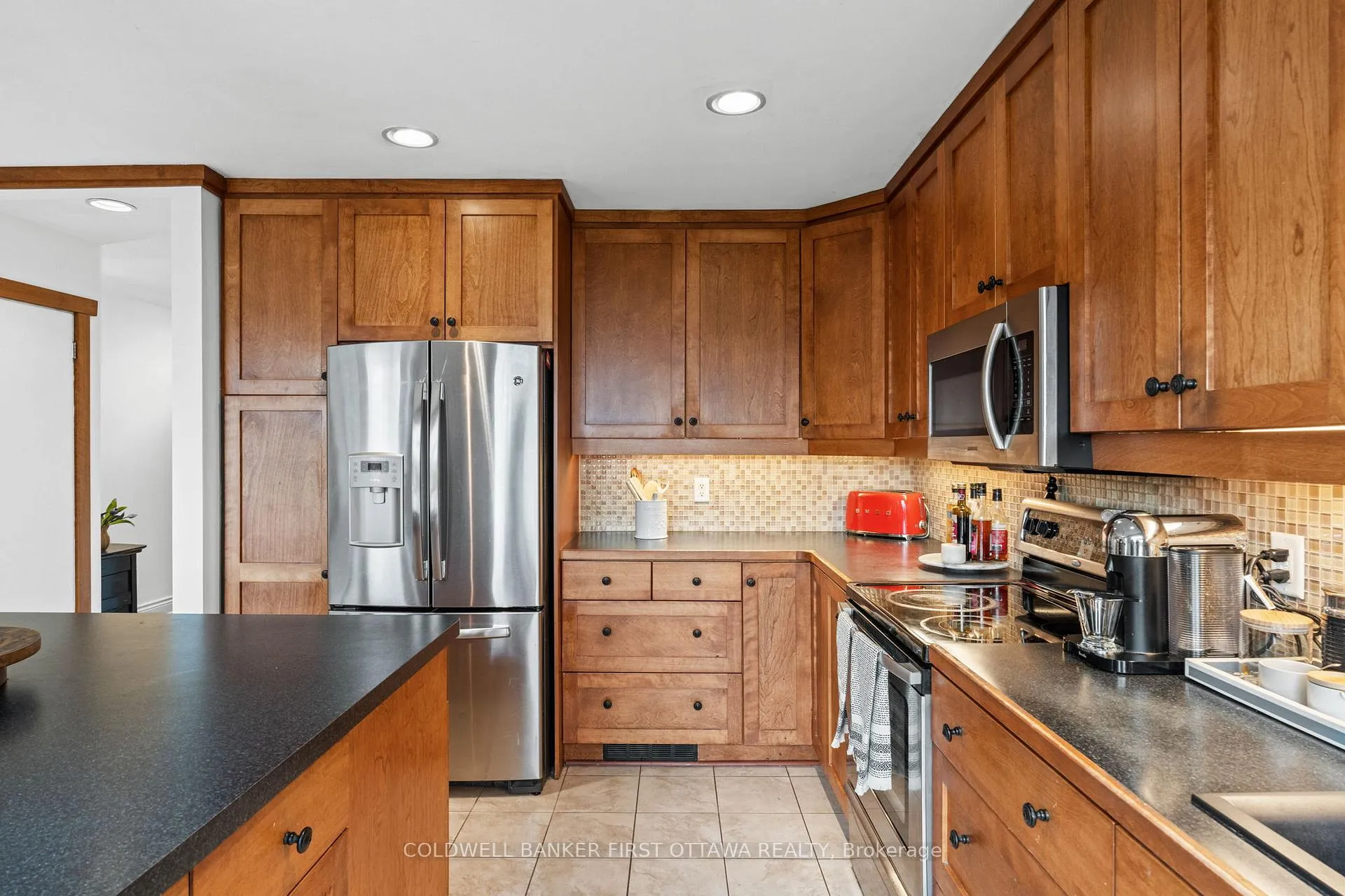 Photo 13 of 823 Eastvale Drive, Ottawa, Beacon Hill North — HOMEH