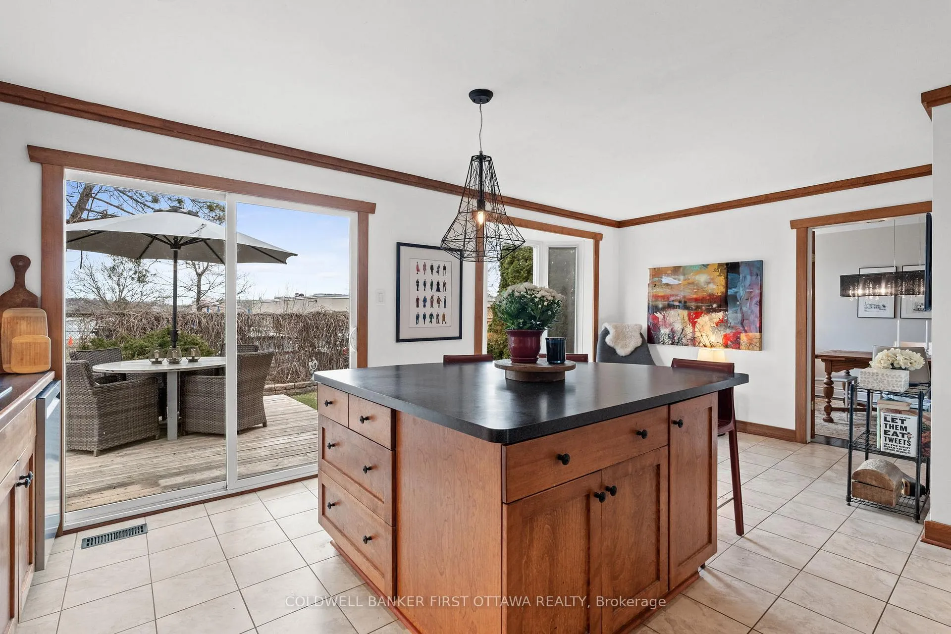 Photo 14 of 823 Eastvale Drive, Ottawa, Beacon Hill North — HOMEH