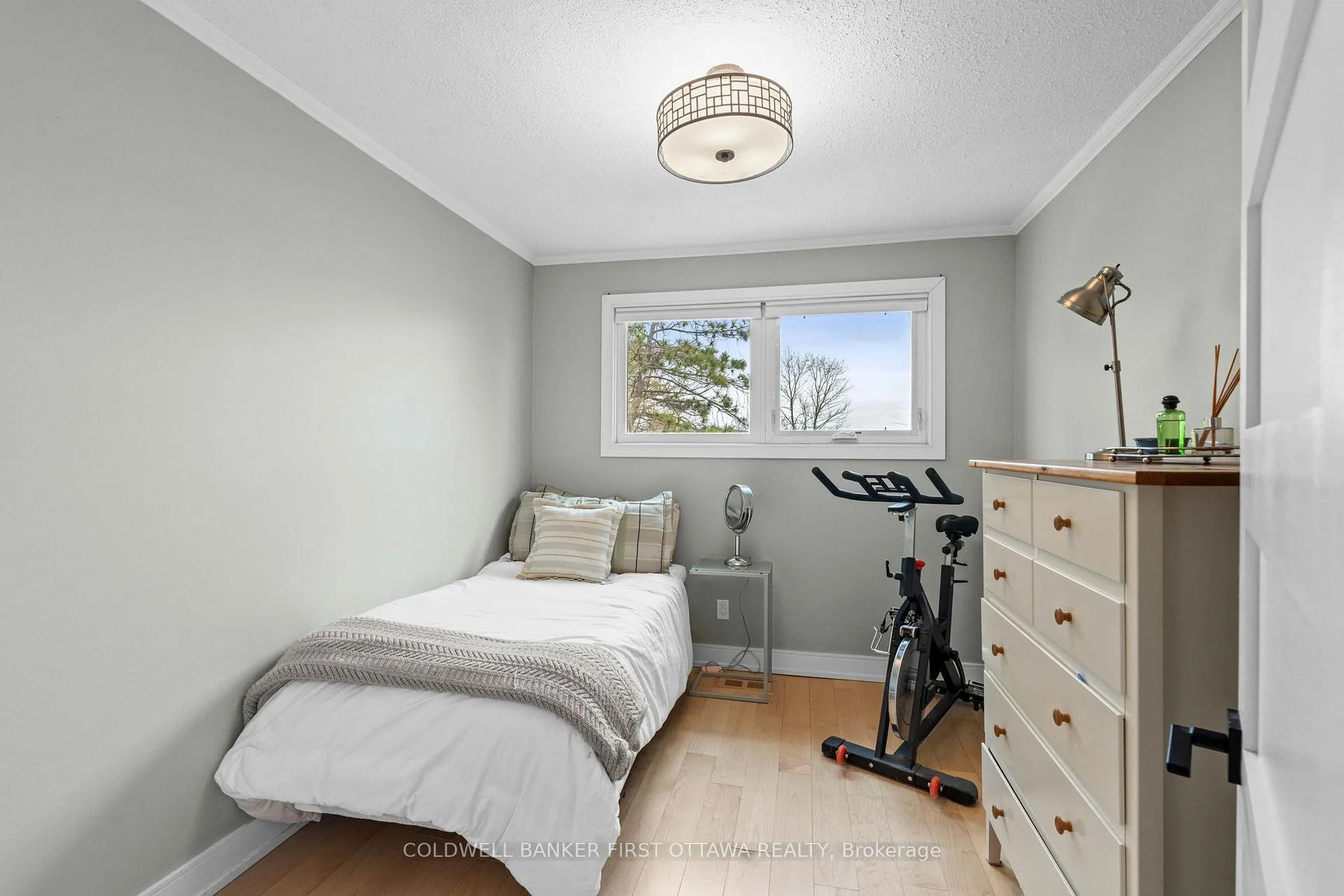 Photo 23 of 823 Eastvale Drive, Ottawa, Beacon Hill North — HOMEH