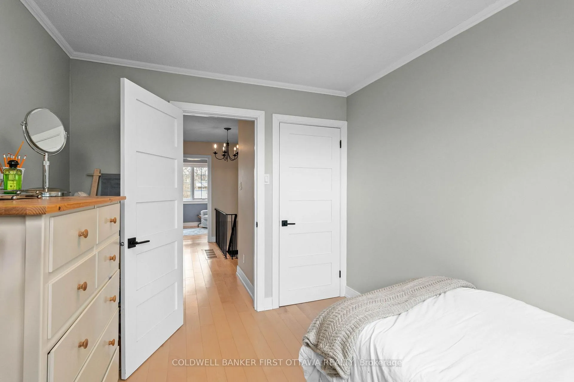 Photo 24 of 823 Eastvale Drive, Ottawa, Beacon Hill North — HOMEH
