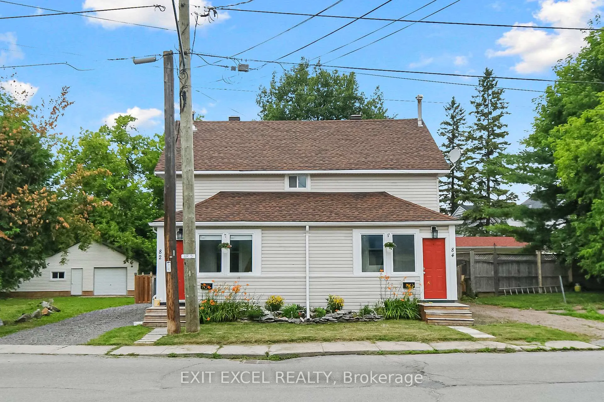Photo 1 of 82 McLachlin Street N, Arnprior — HOMEH