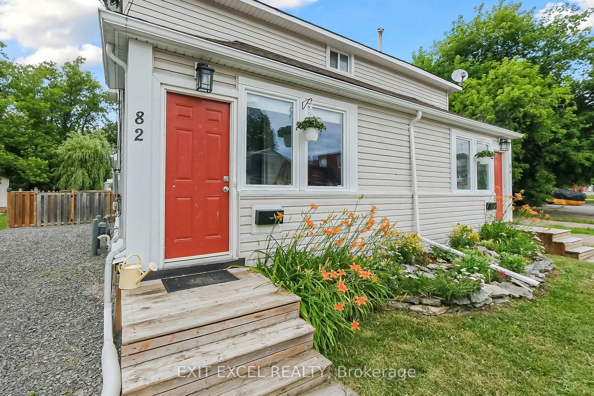 Photo 2 of 82 McLachlin Street N, Arnprior — HOMEH