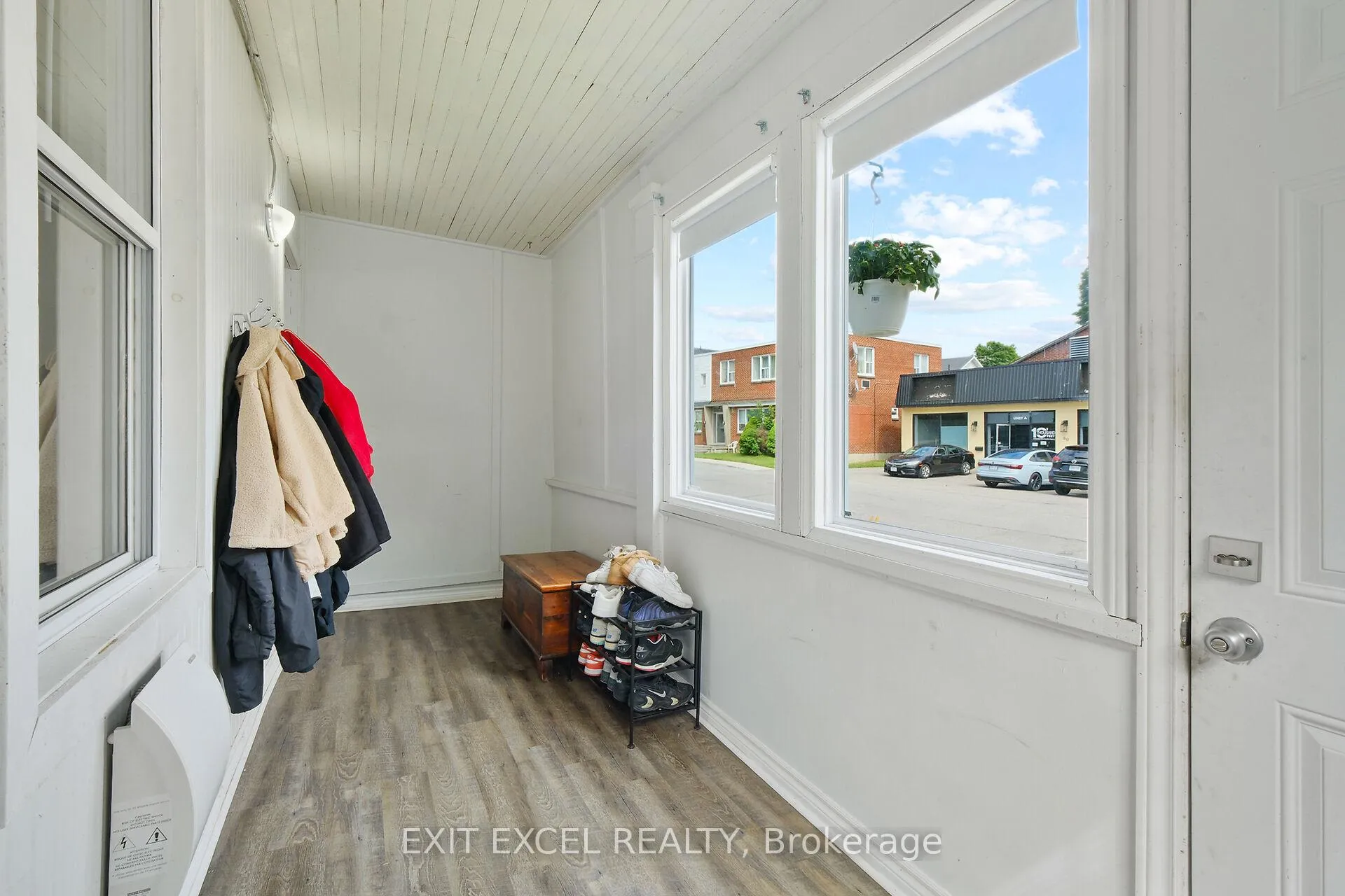 Photo 3 of 82 McLachlin Street N, Arnprior — HOMEH