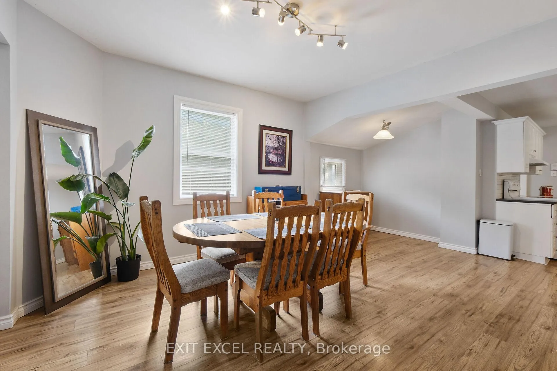 Photo 8 of 82 McLachlin Street N, Arnprior — HOMEH