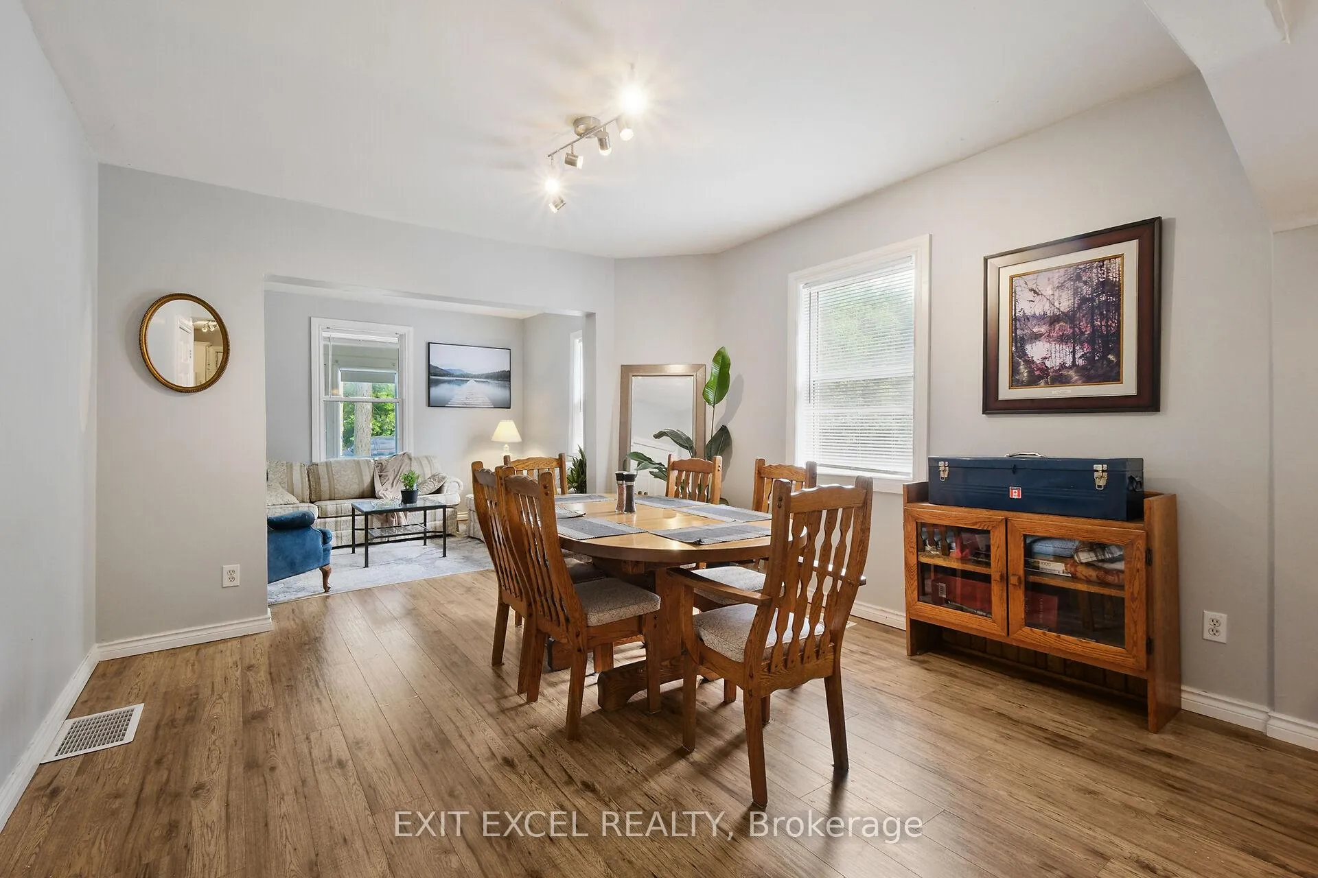 Photo 9 of 82 McLachlin Street N, Arnprior — HOMEH