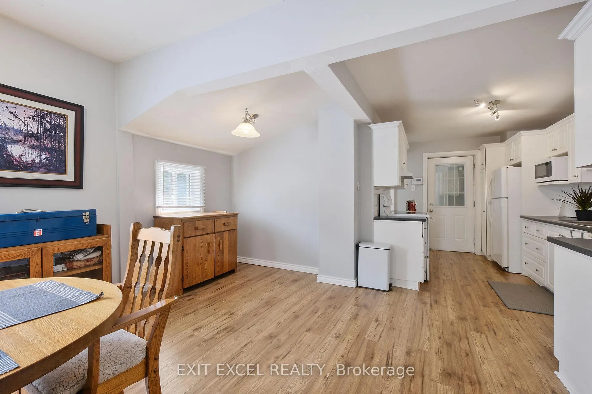 Photo 10 of 82 McLachlin Street N, Arnprior — HOMEH