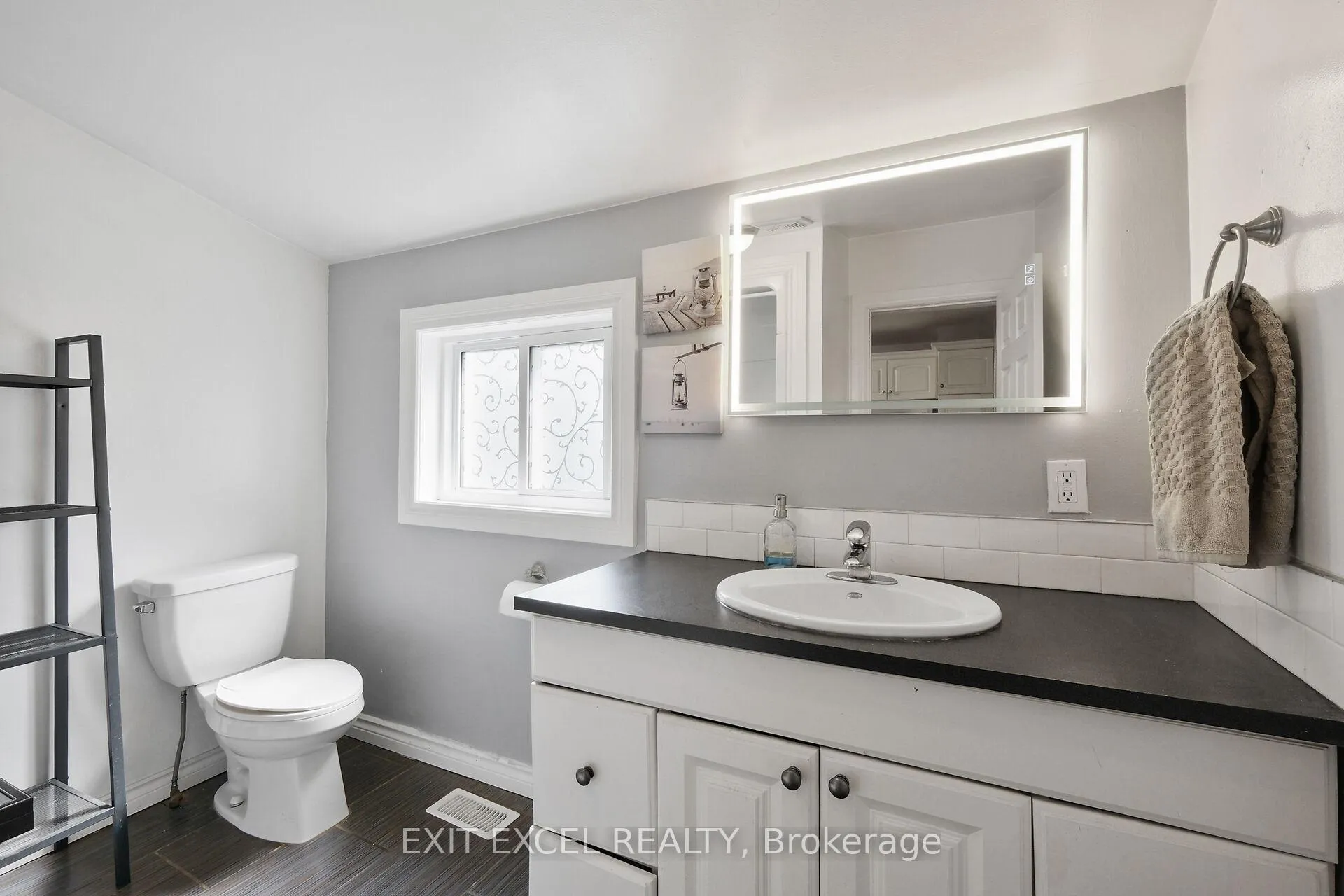Photo 14 of 82 McLachlin Street N, Arnprior — HOMEH