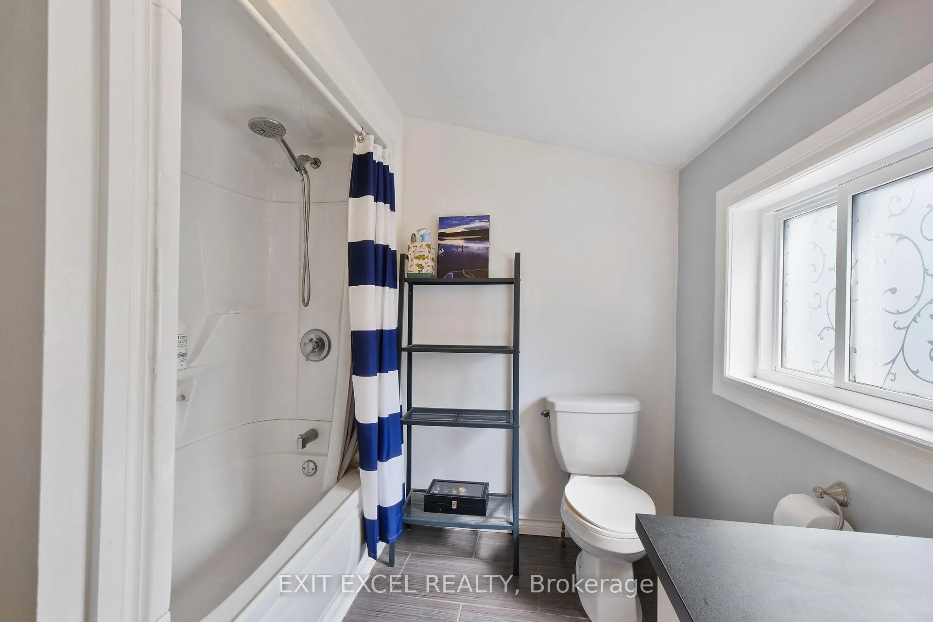 Photo 15 of 82 McLachlin Street N, Arnprior — HOMEH