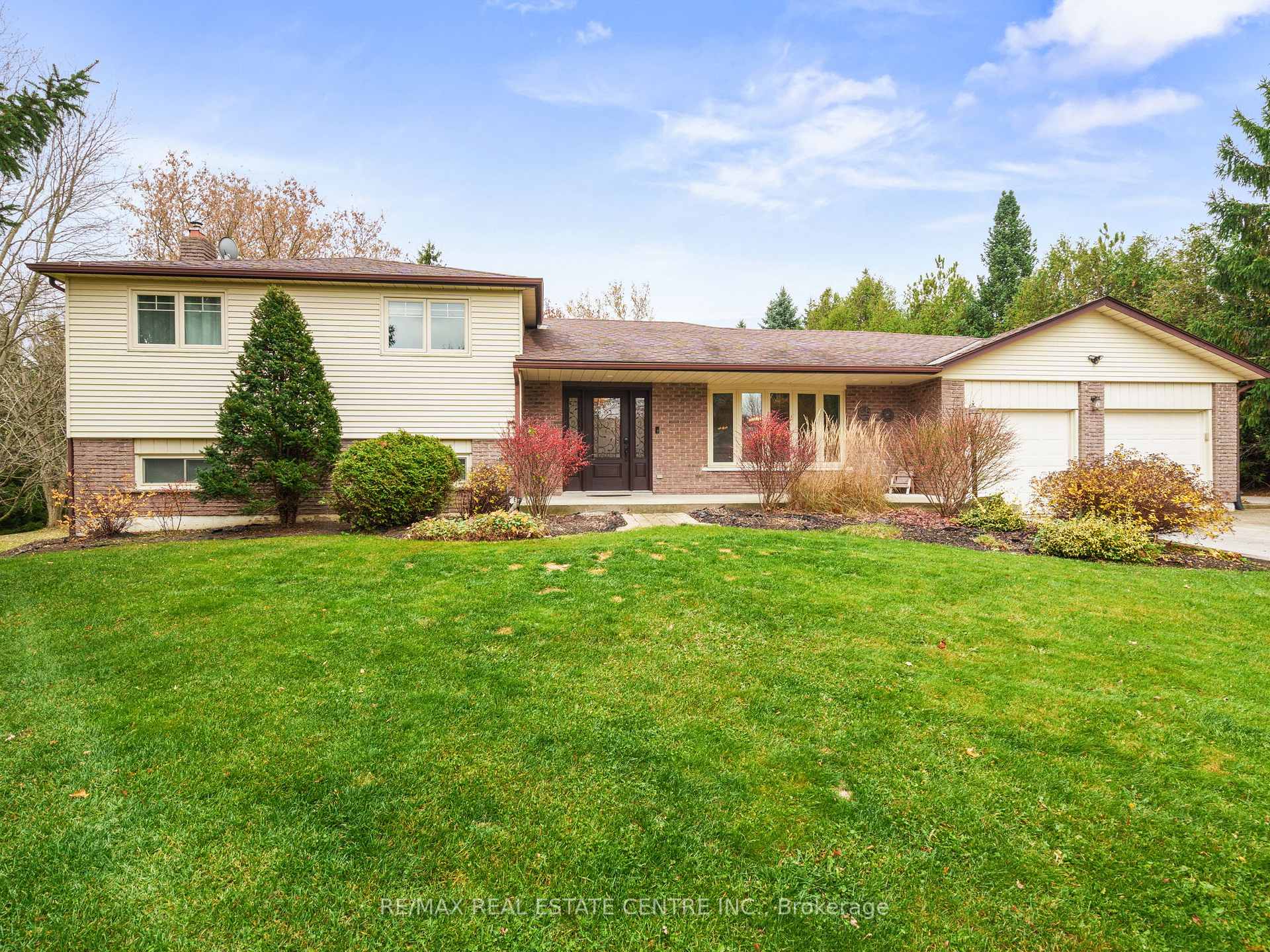 Photo 1 of 18 McKibbon Avenue, Amaranth, Rural Amaranth — HOMEH