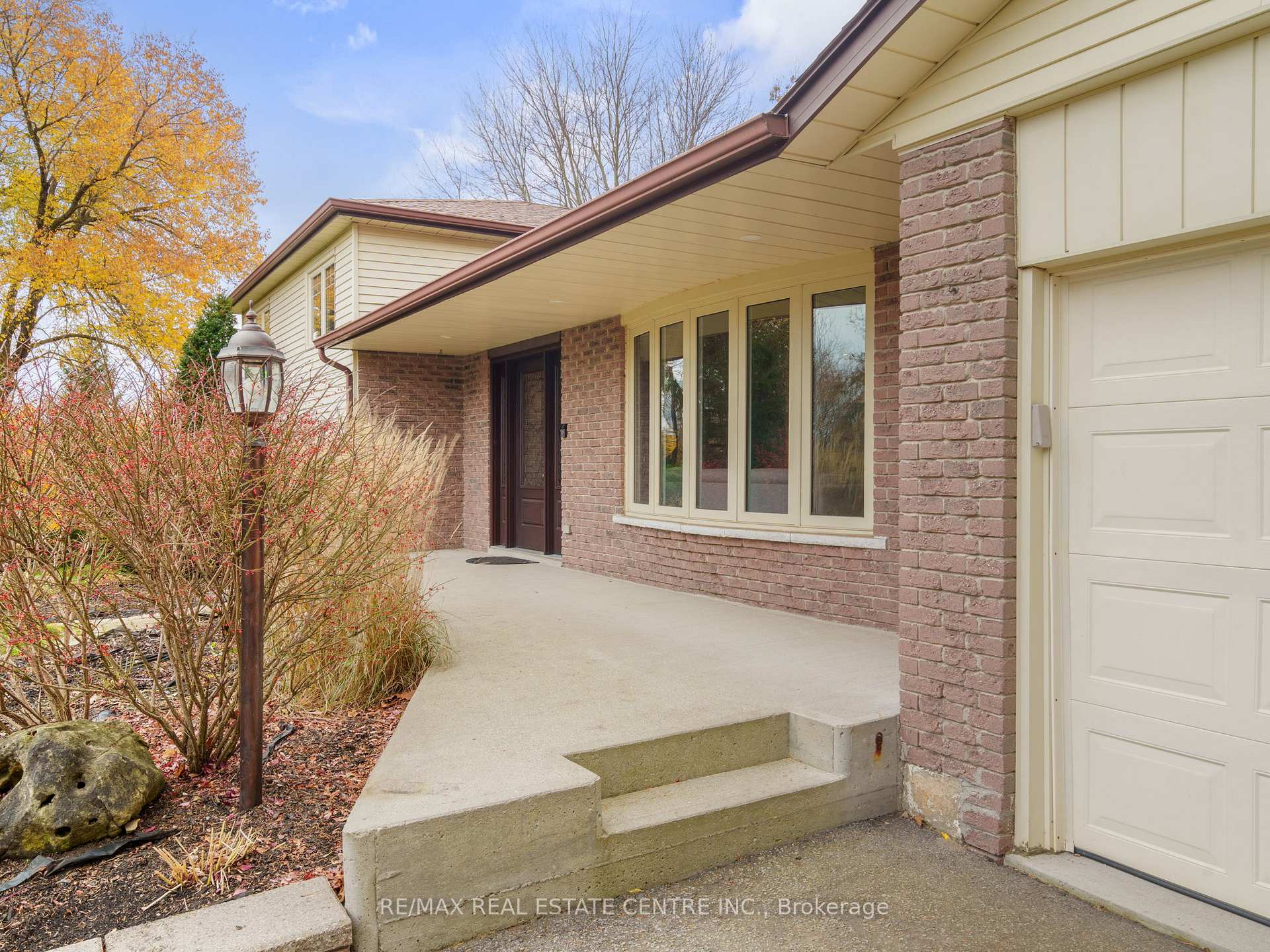 Photo 4 of 18 McKibbon Avenue, Amaranth, Rural Amaranth — HOMEH