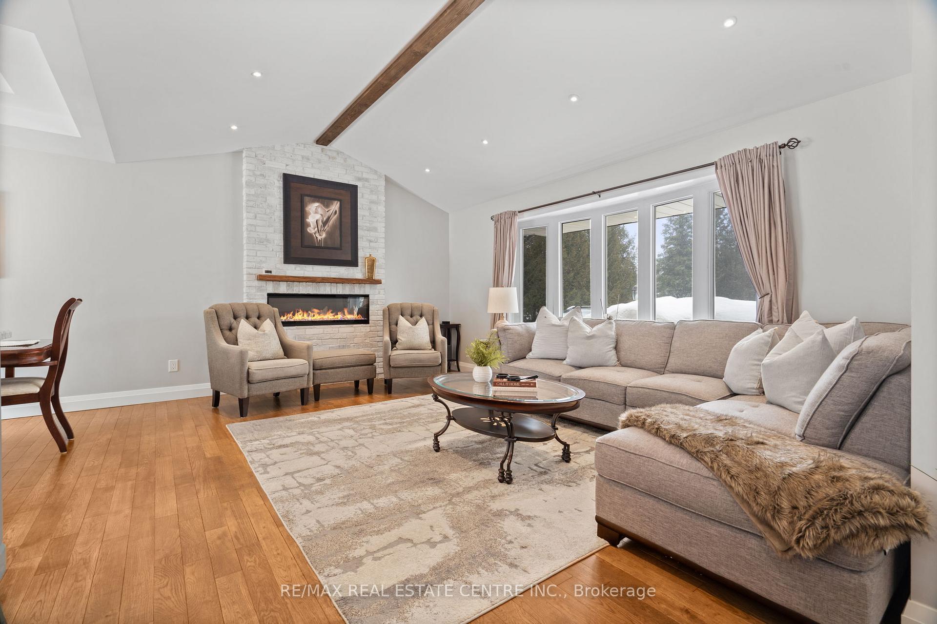 Photo 3 of 18 McKibbon Avenue, Amaranth, Rural Amaranth — HOMEH