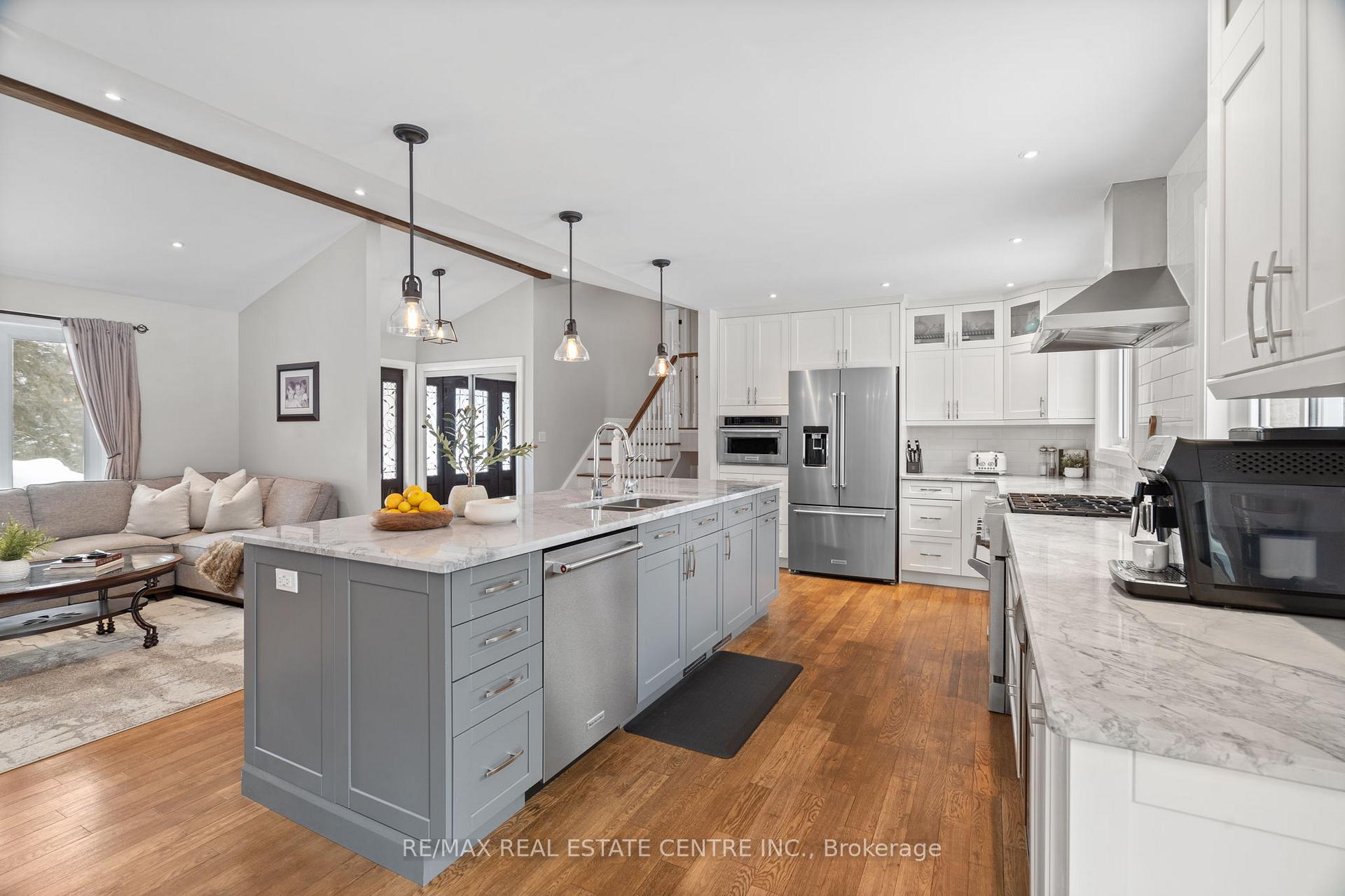 Photo 8 of 18 McKibbon Avenue, Amaranth, Rural Amaranth — HOMEH