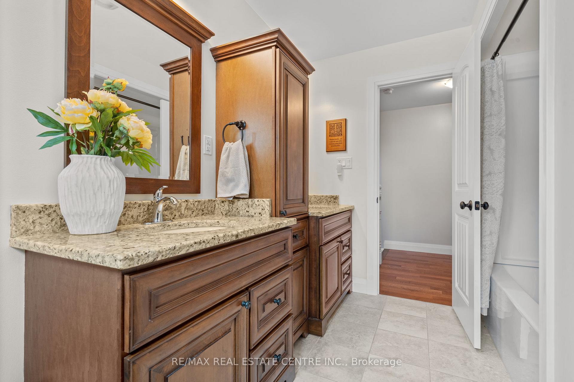 Photo 13 of 18 McKibbon Avenue, Amaranth, Rural Amaranth — HOMEH