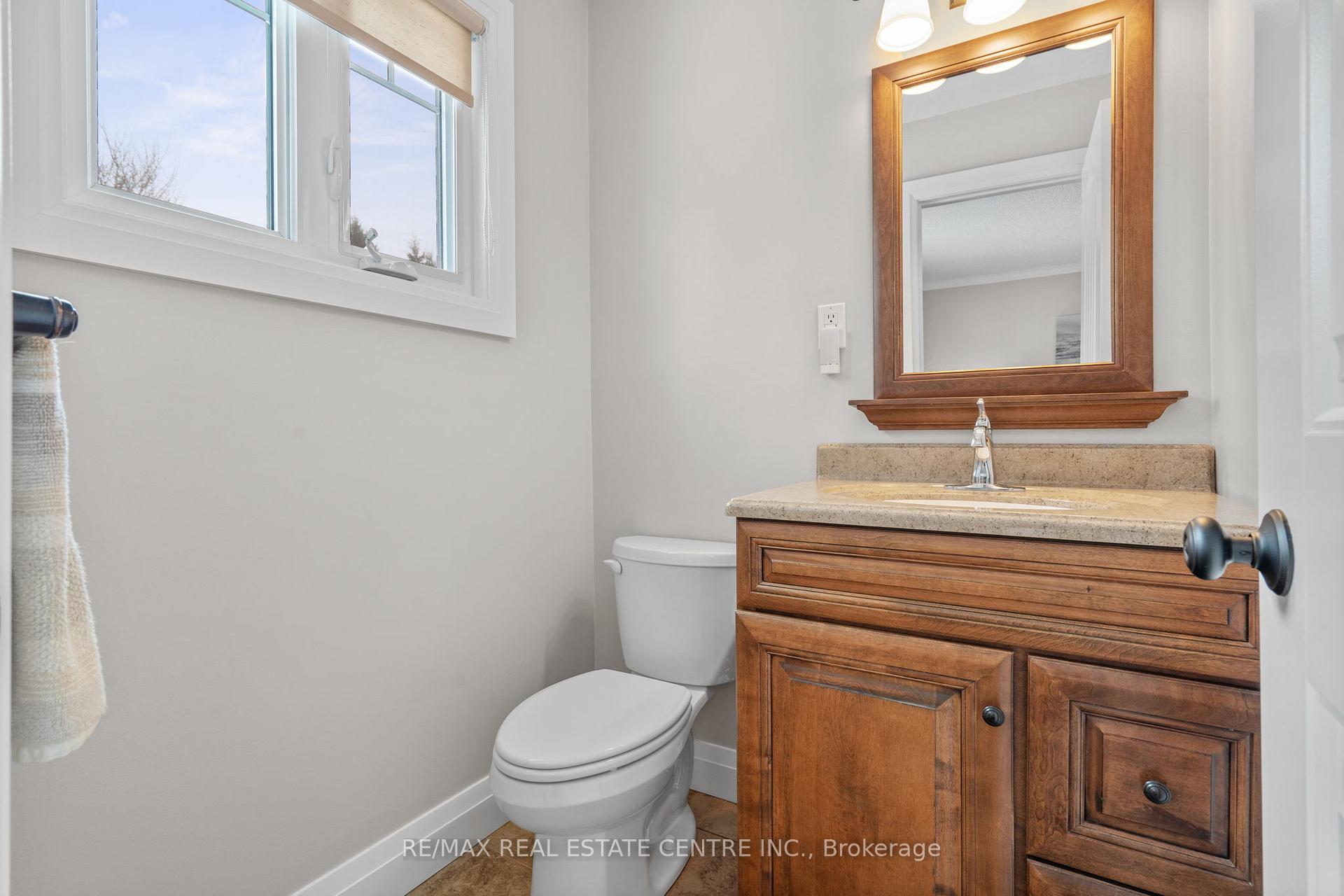 Photo 16 of 18 McKibbon Avenue, Amaranth, Rural Amaranth — HOMEH