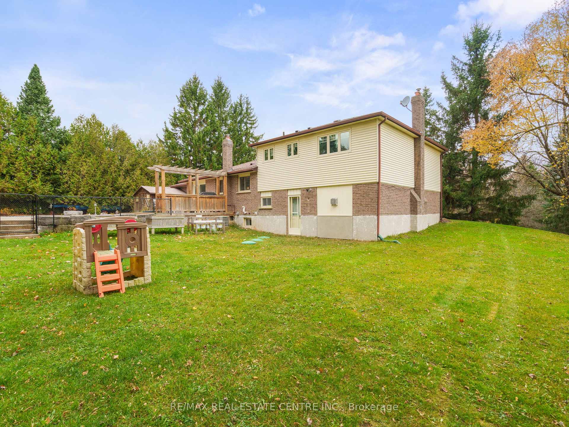 Photo 26 of 18 McKibbon Avenue, Amaranth, Rural Amaranth — HOMEH
