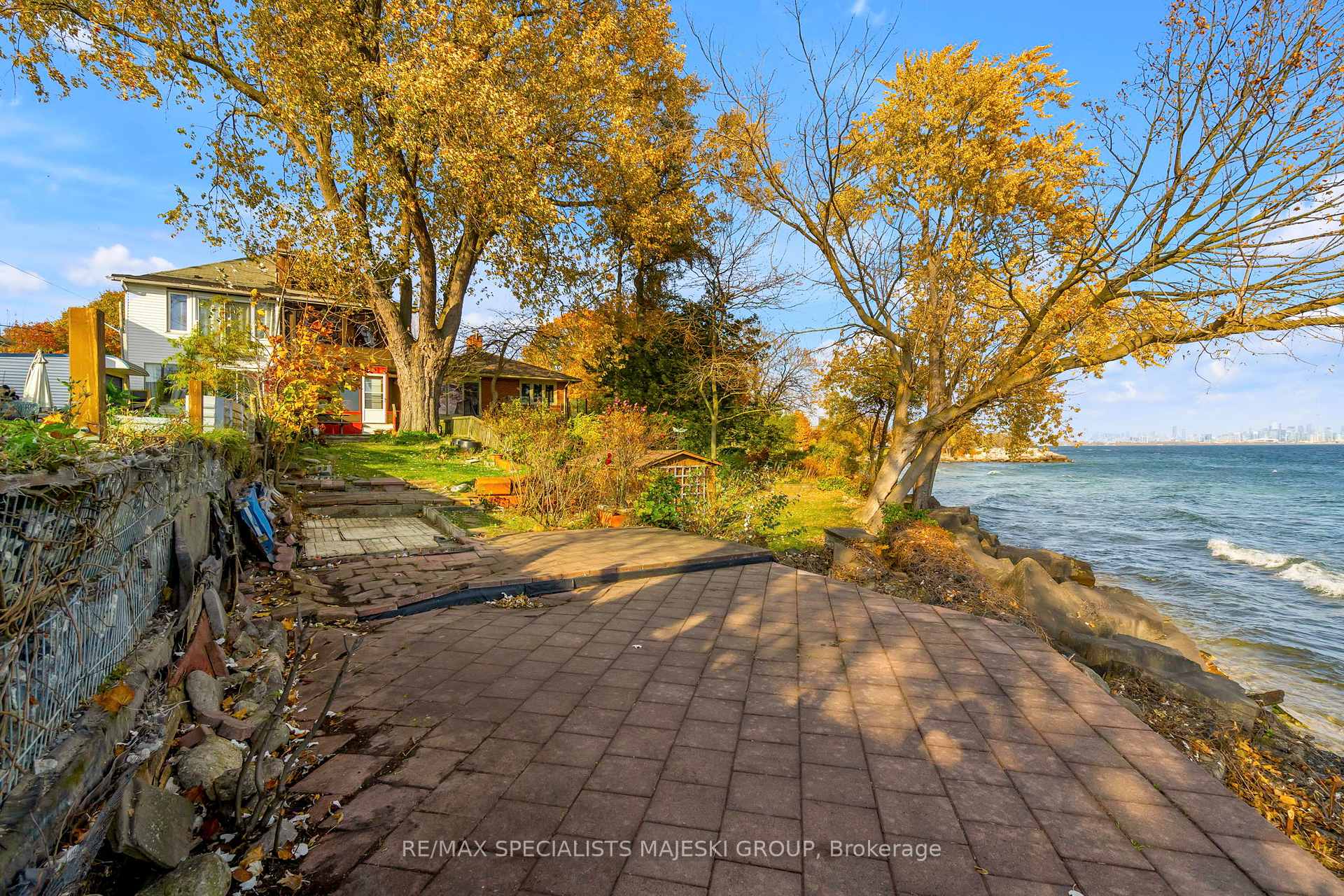 Photo 5 of 57 Lake Shore Drive, Etobicoke, New Toronto — HOMEH