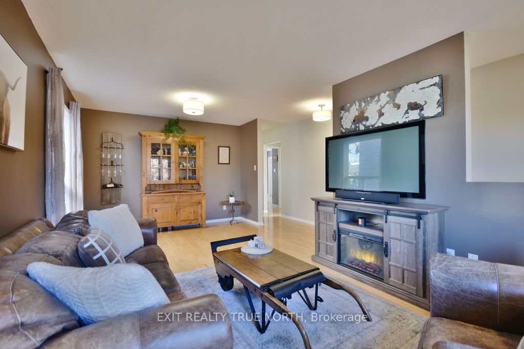 Photo 46 of 1321 Vincent Crescent, Innisfil, Alcona — HOMEH