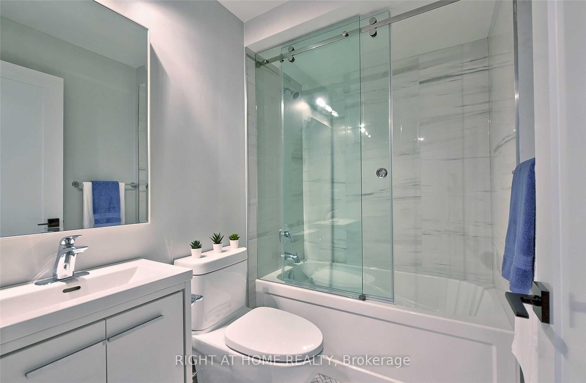 Photo 4 of Unit Unit 3, 131 Brock Avenue, Toronto, Little Portugal — HOMEH