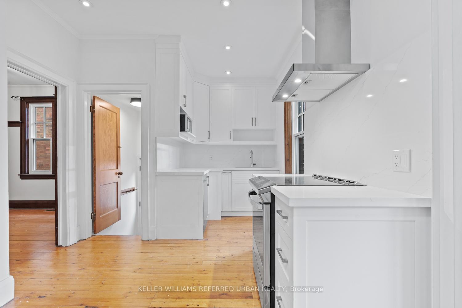 Photo 7 of 70 Superior Avenue, Etobicoke, Mimico — HOMEH