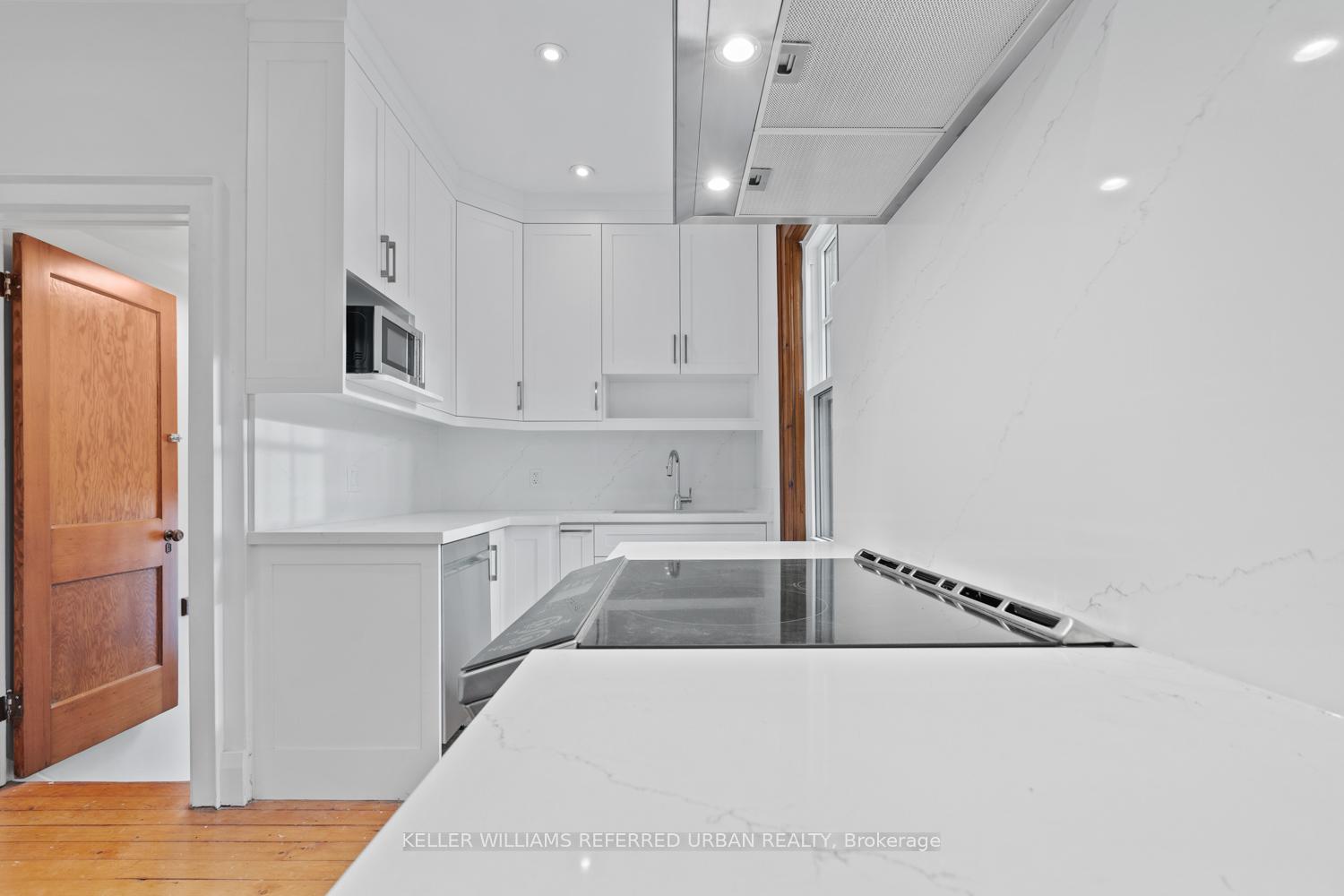 Photo 11 of 70 Superior Avenue, Etobicoke, Mimico — HOMEH