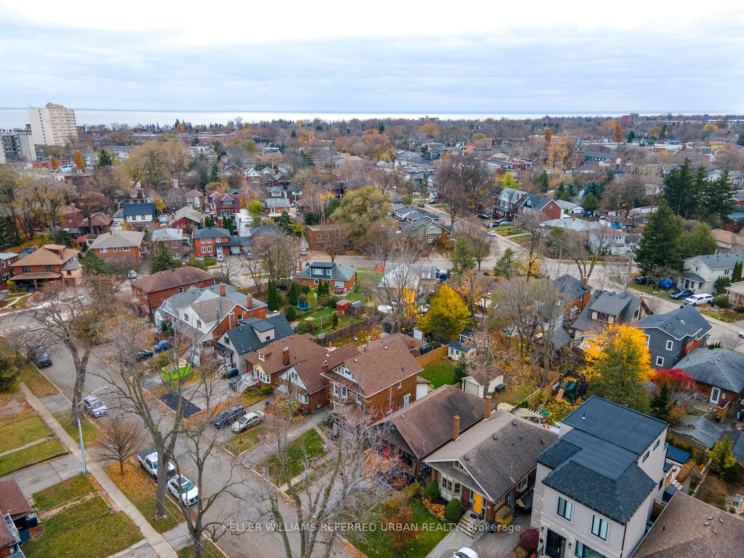 Photo 32 of 70 Superior Avenue, Etobicoke, Mimico — HOMEH