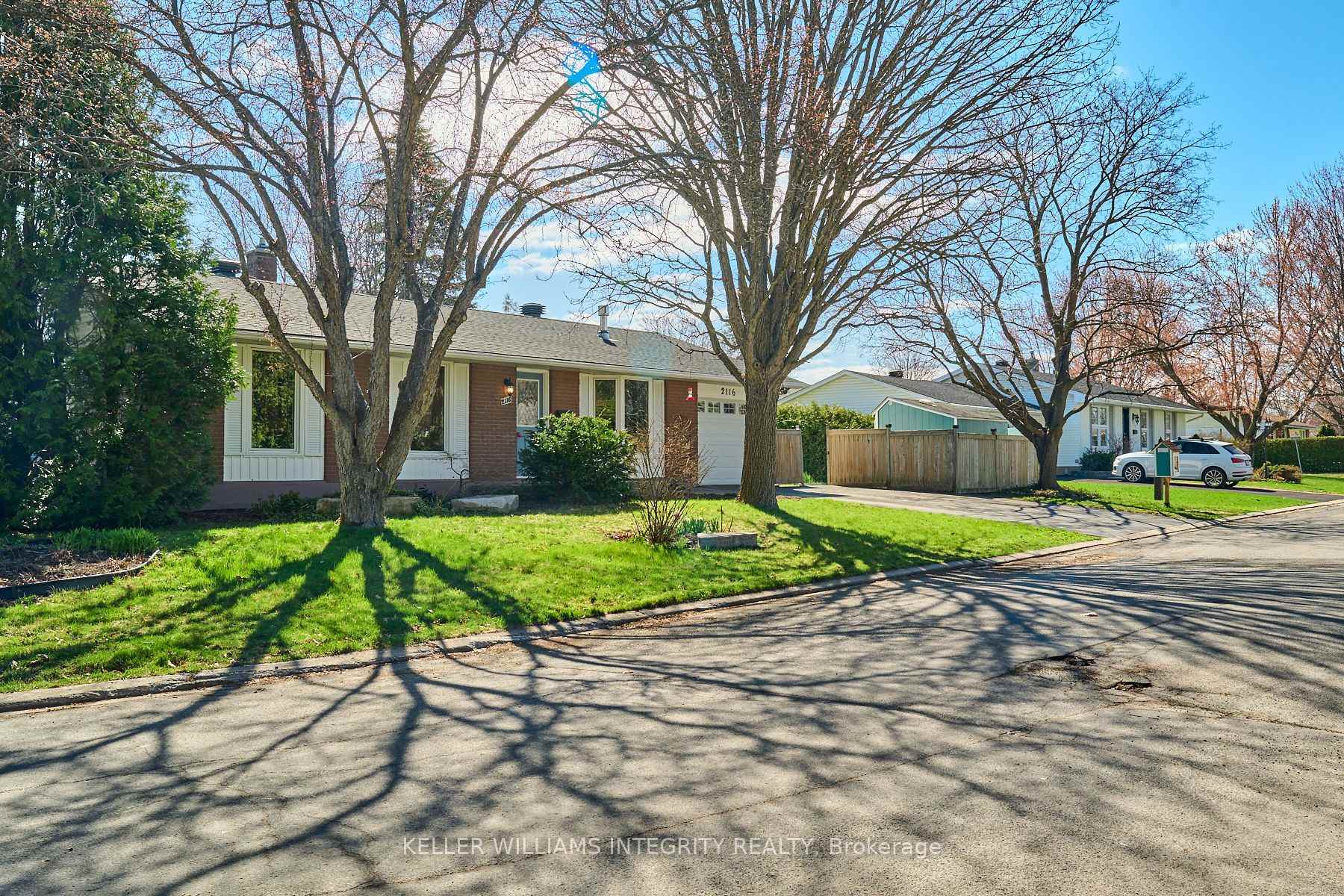 Photo 3 of 2116 Fillmore Crescent, Ottawa, Beacon Hill North — HOMEH