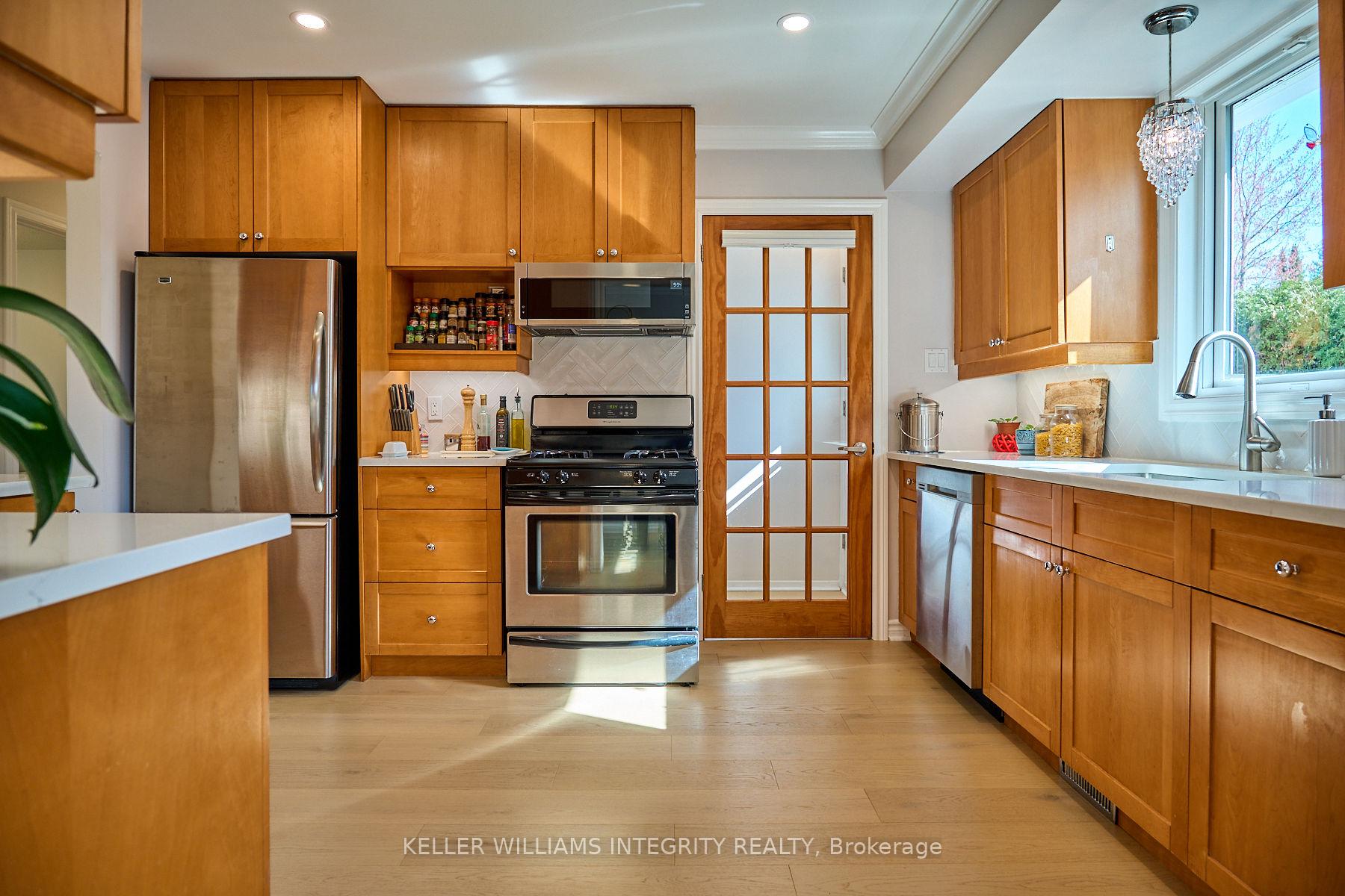 Photo 10 of 2116 Fillmore Crescent, Ottawa, Beacon Hill North — HOMEH