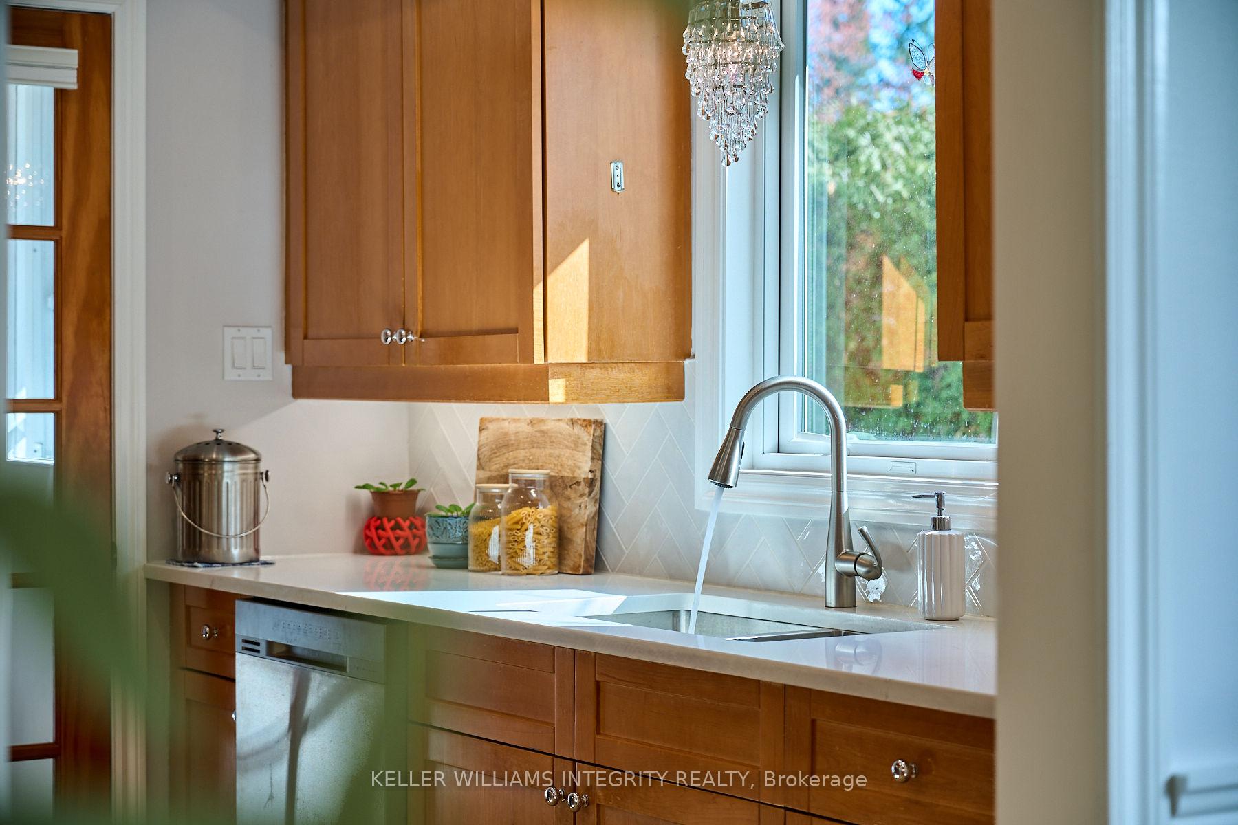 Photo 13 of 2116 Fillmore Crescent, Ottawa, Beacon Hill North — HOMEH
