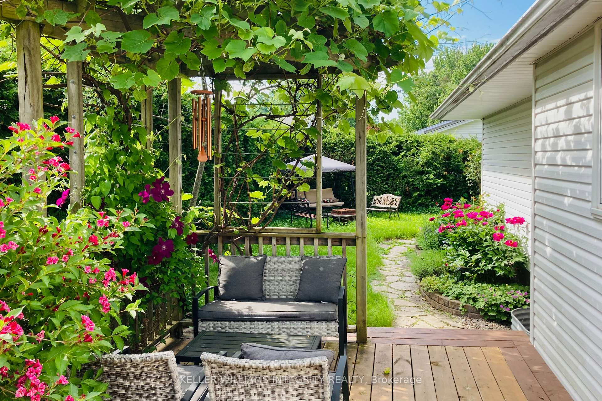 Photo 38 of 2116 Fillmore Crescent, Ottawa, Beacon Hill North — HOMEH