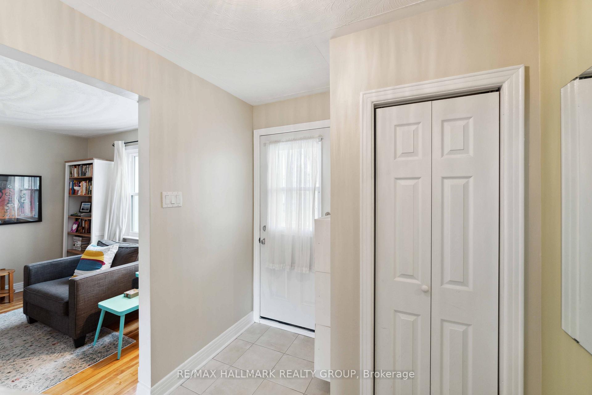Photo 2 of 2500 Chasseur Avenue, Ottawa, Heron Park — HOMEH