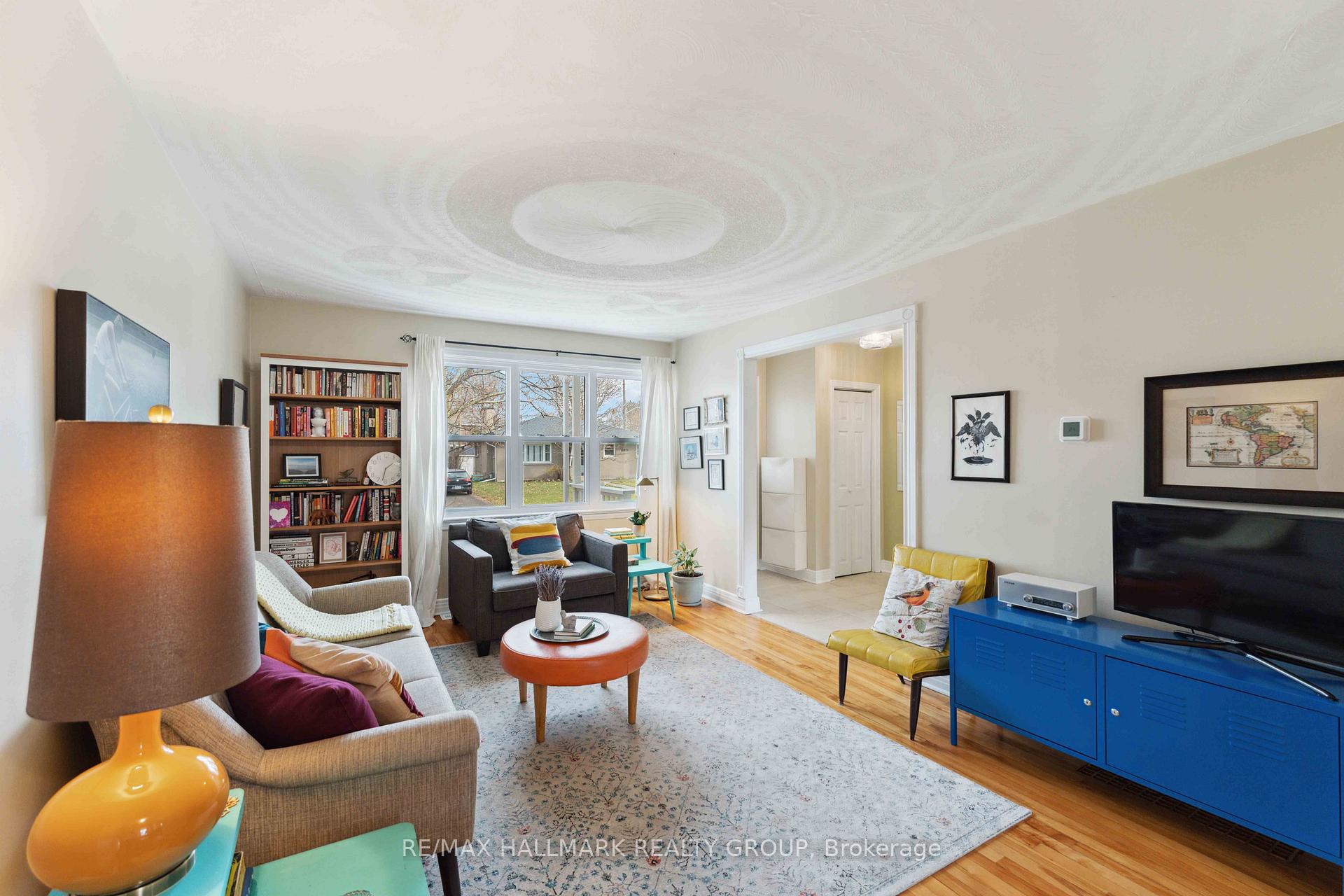 Photo 6 of 2500 Chasseur Avenue, Ottawa, Heron Park — HOMEH