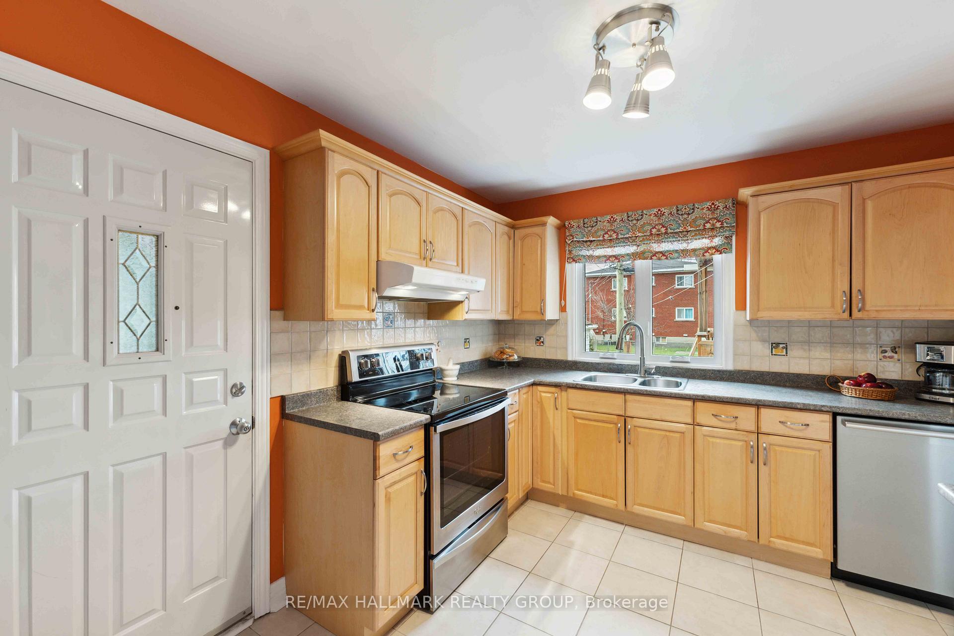Photo 9 of 2500 Chasseur Avenue, Ottawa, Heron Park — HOMEH