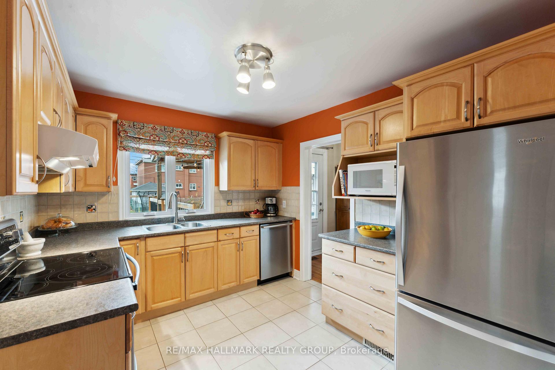 Photo 10 of 2500 Chasseur Avenue, Ottawa, Heron Park — HOMEH