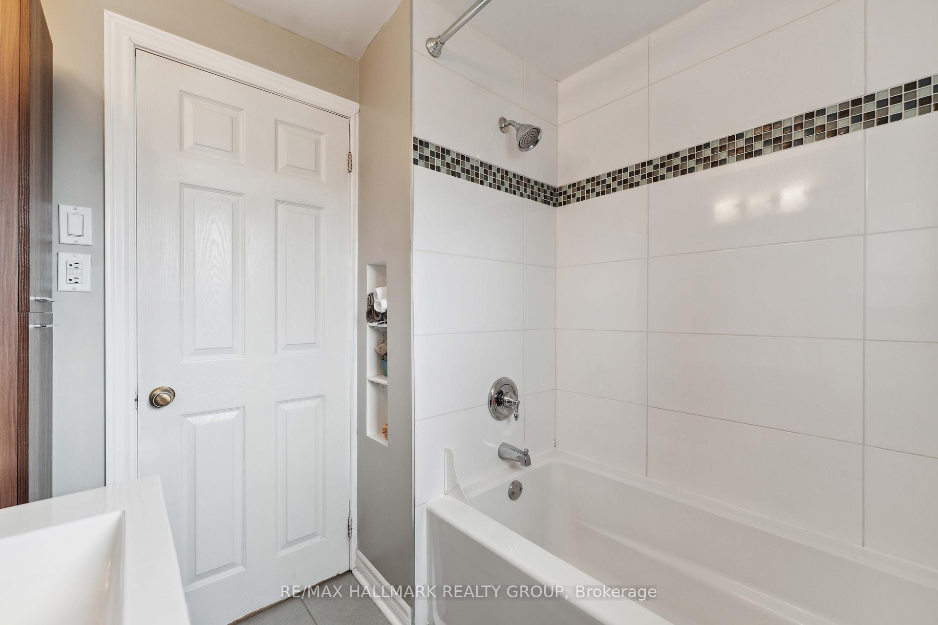 Photo 18 of 2500 Chasseur Avenue, Ottawa, Heron Park — HOMEH