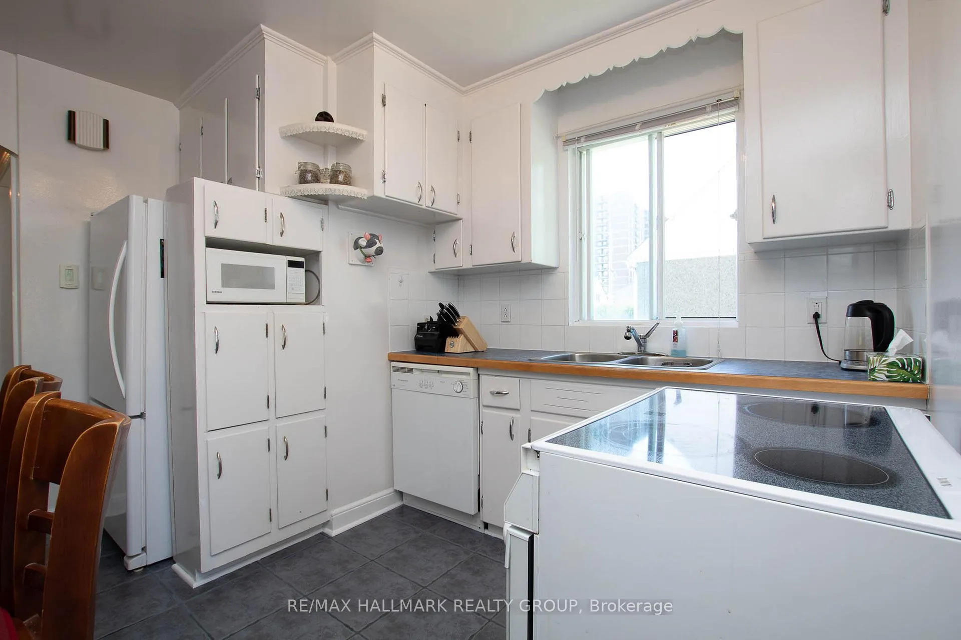 Photo 5 of 316 Ducharme Boulevard, Ottawa, Vanier — HOMEH