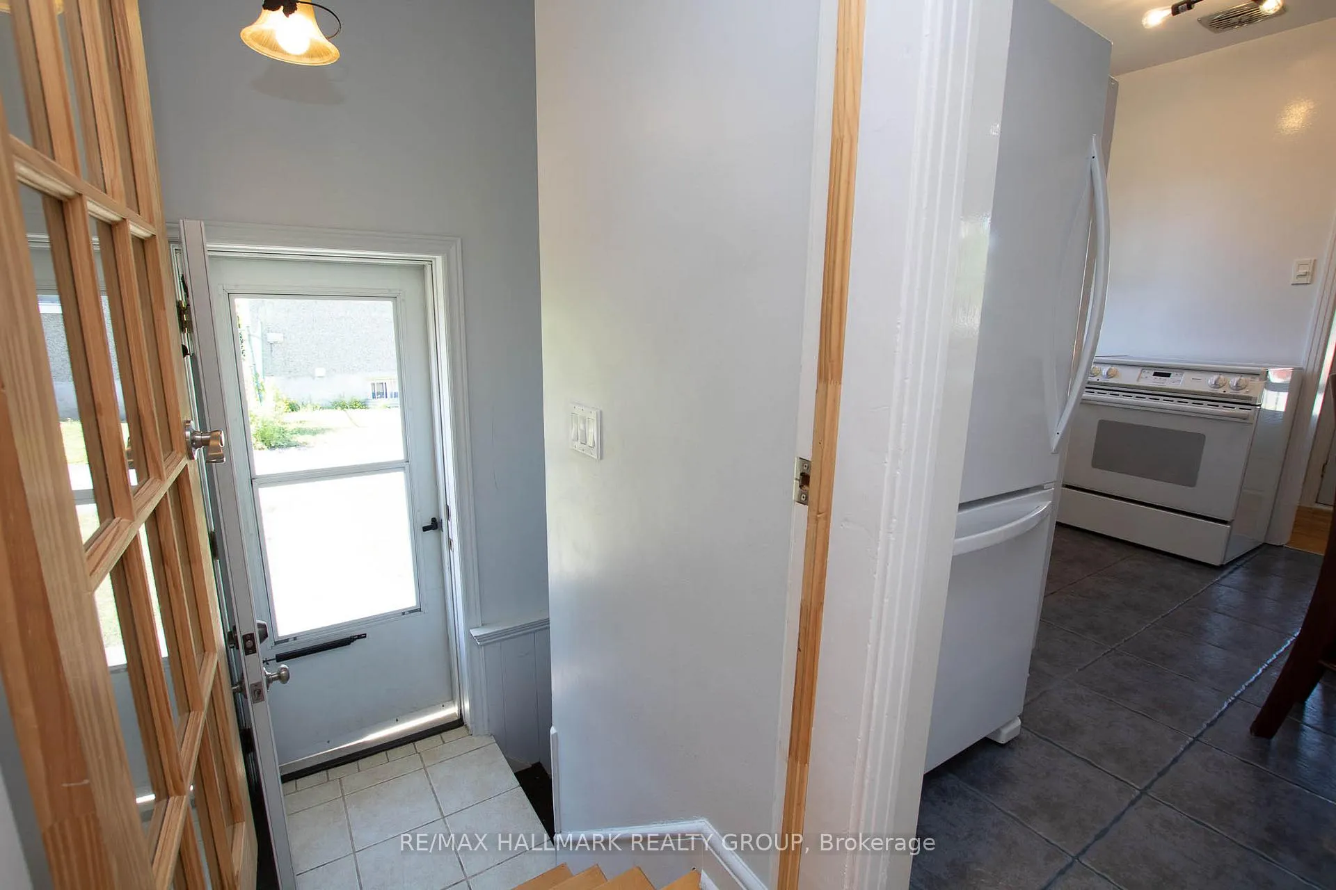 Photo 18 of 316 Ducharme Boulevard, Ottawa, Vanier — HOMEH