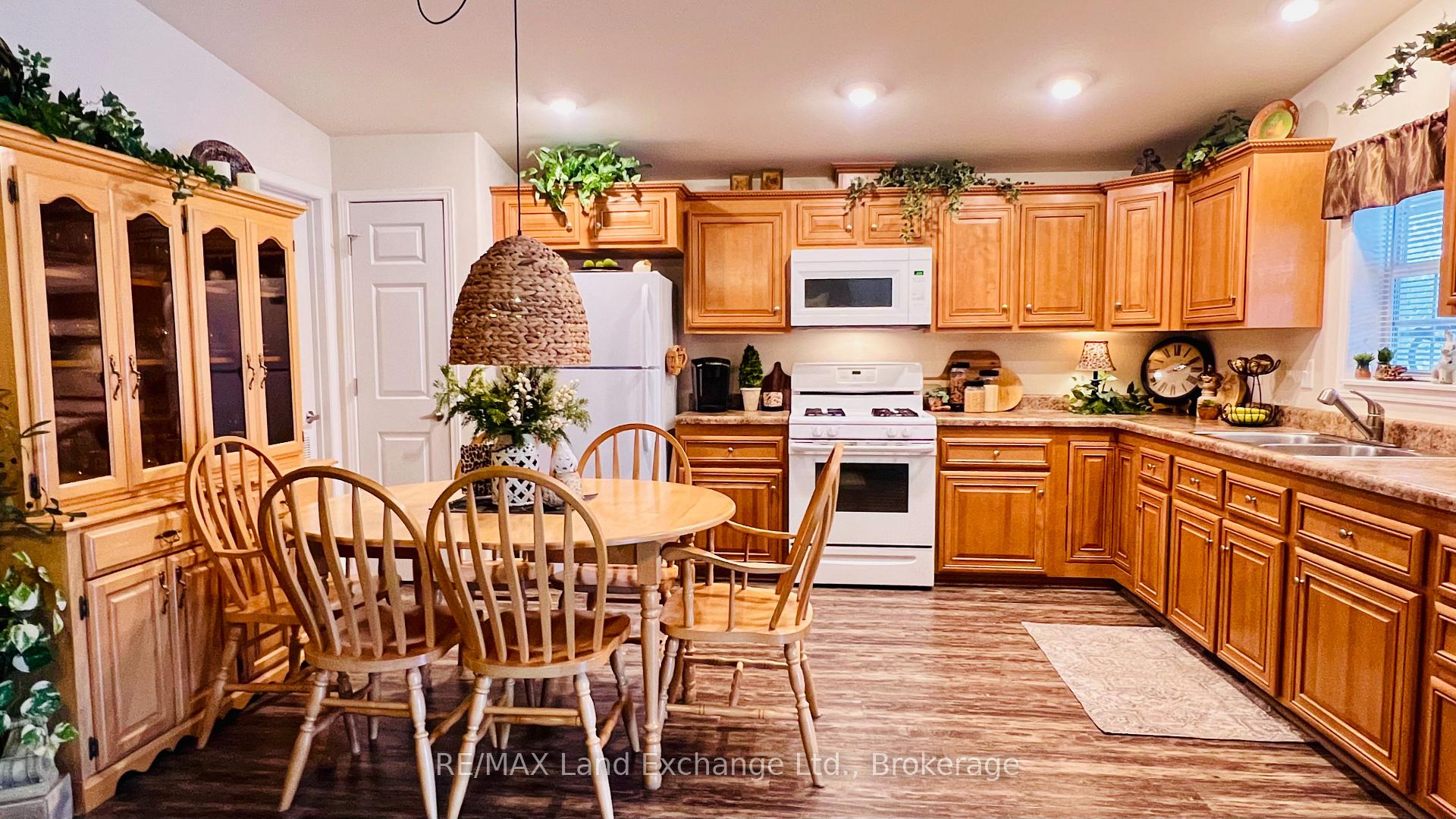 Photo 8 of 16 Sutton Drive, Ashfield-Colborne-Wawanosh, Ashfield — HOMEH