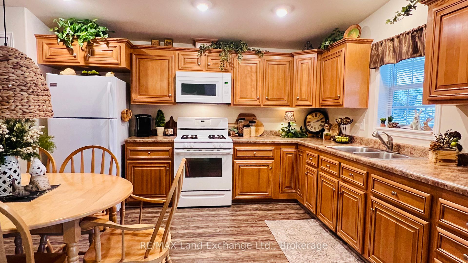 Photo 25 of 16 Sutton Drive, Ashfield-Colborne-Wawanosh, Ashfield — HOMEH