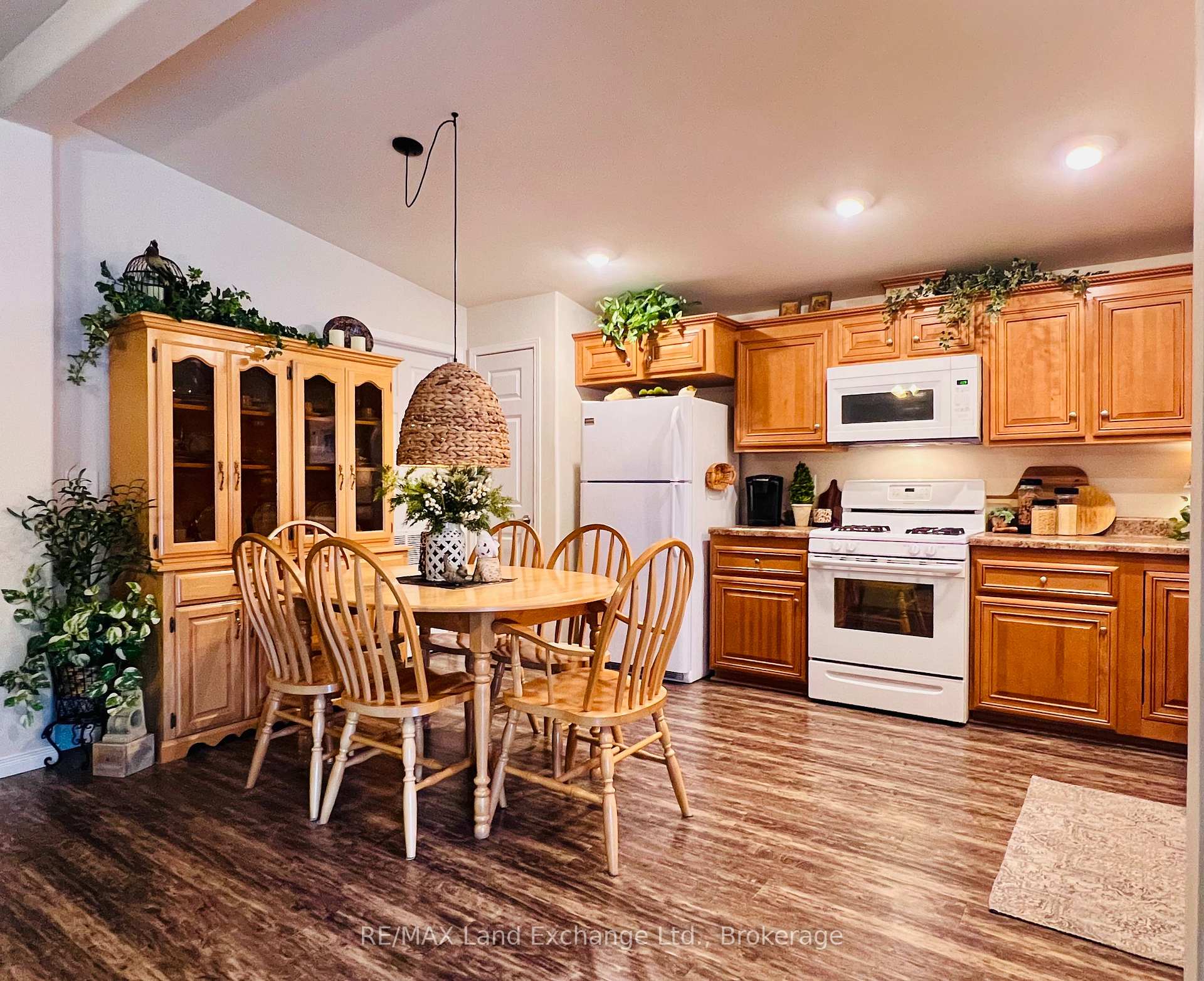 Photo 13 of 16 Sutton Drive, Ashfield-Colborne-Wawanosh, Ashfield — HOMEH